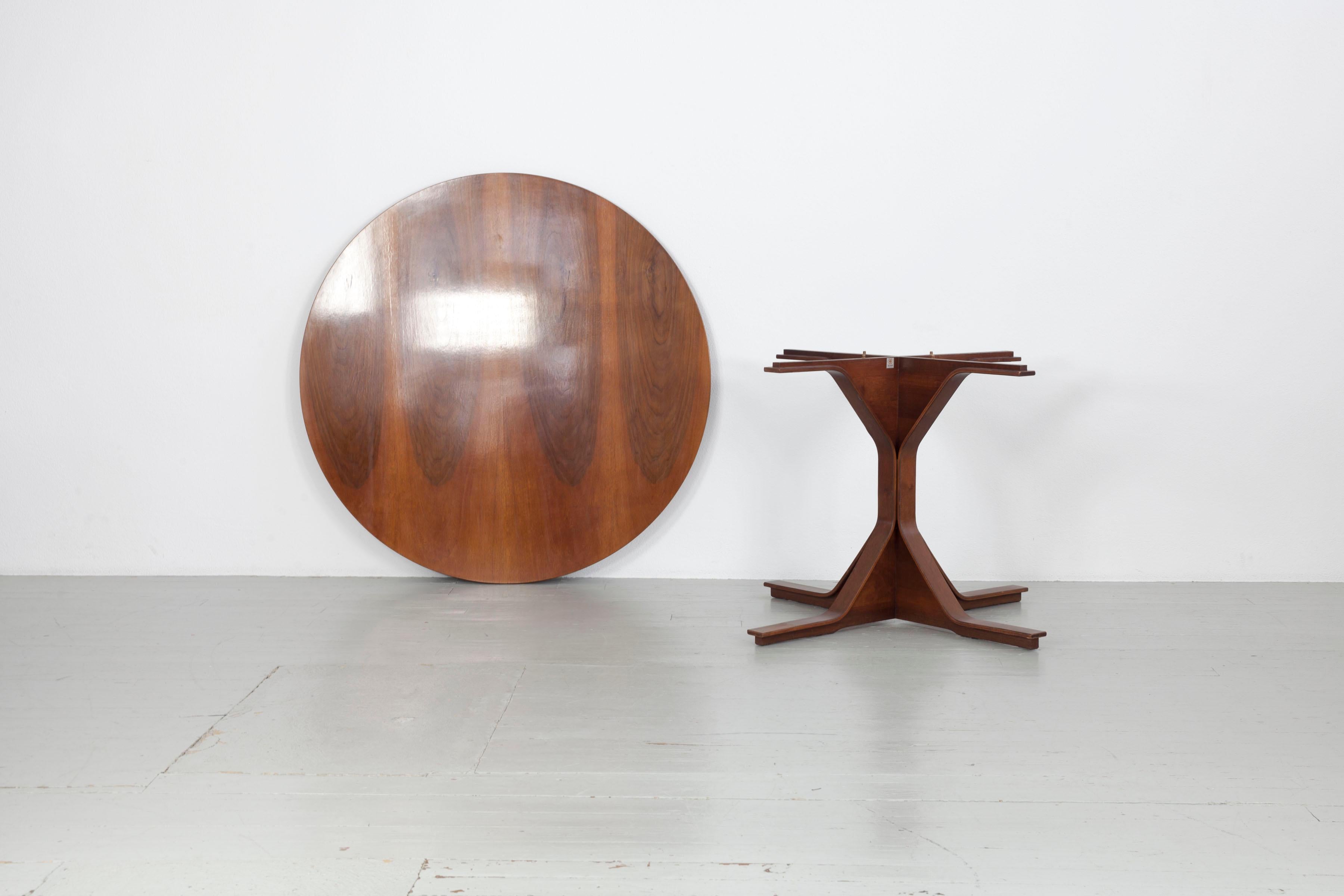 Tisch „Modell 522“, entworfen von Gianfranco Frattini, hergestellt von Bernini, Italien, 1960er Jahre im Zustand „Gut“ im Angebot in Wolfurt, AT