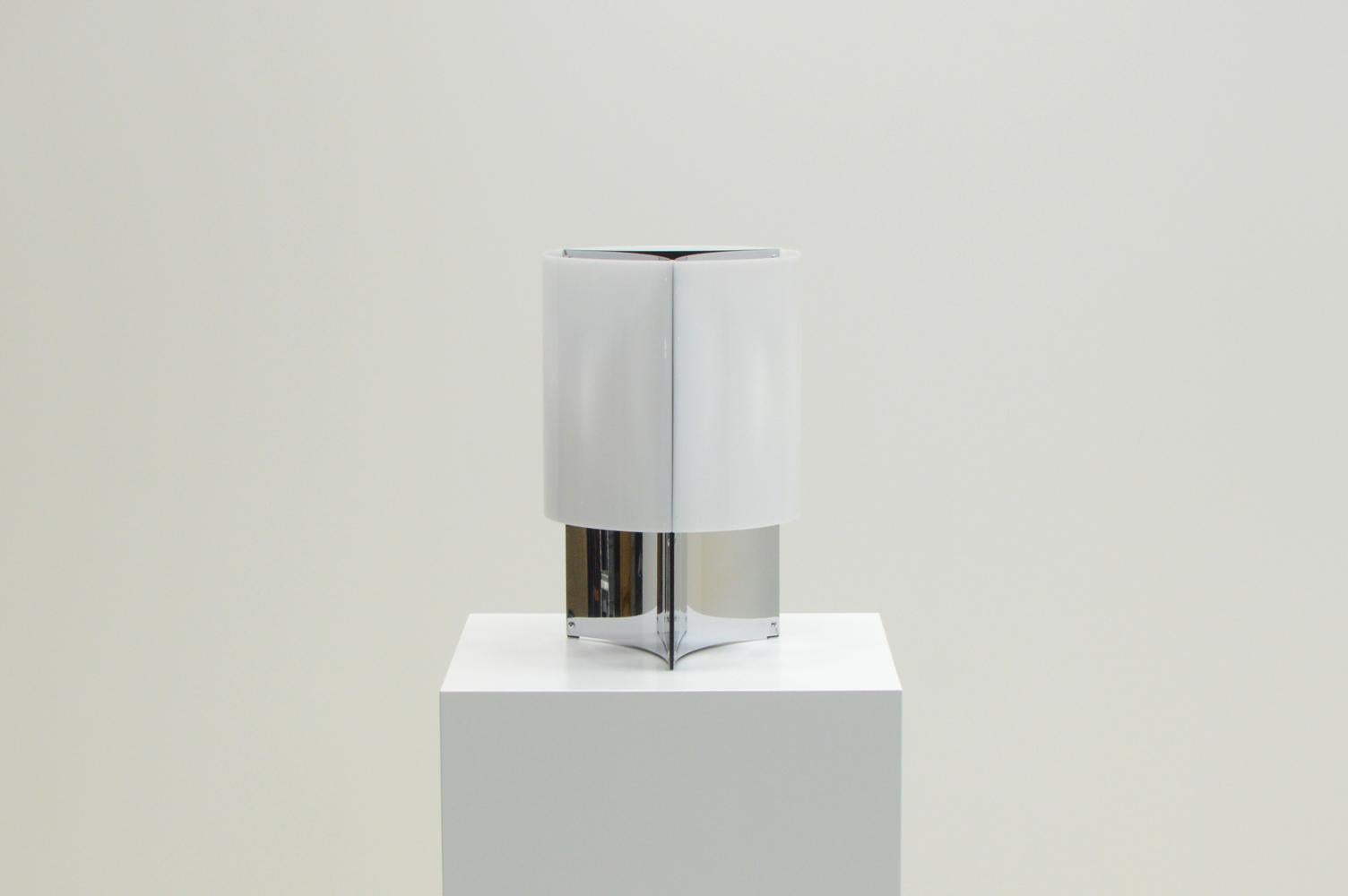 Model 526/p table lamp by Massimo Vignelli for Arteluce, 1960s Italy. This iconic lamp is design for Gino sarfatti’s Arteluce in 1965. Made of 3 bent chrome metal sheets that each hold an E14 bulb and a white acrylic diffuser. The lamp is rewired