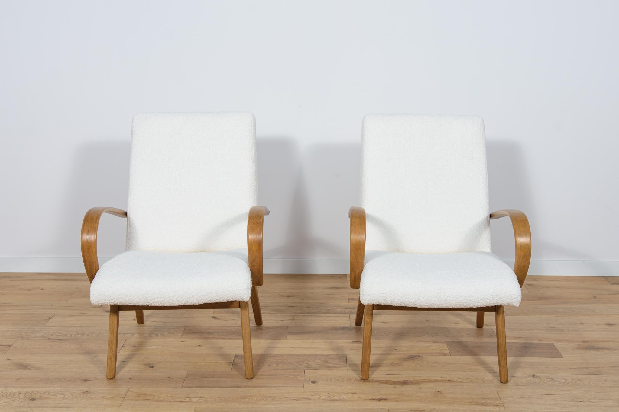 
This pair of model 53 armchairs was manufactured by Ton in the 1950s to 1960s. They were designed by Jaroslav Smidek. The interior has been changed and covered with a high-quality white colored fabric typ boucle. The frame is in bent beech. The