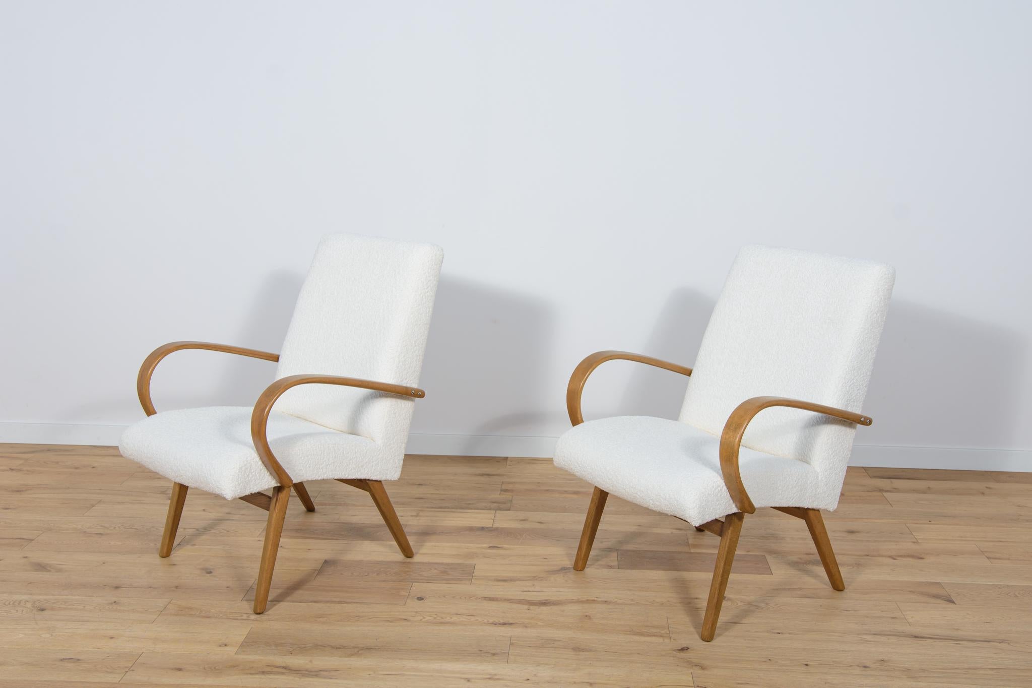 Model 53 Armchairs by Jaroslav Smidek for Ton, 1960s, Set of 2 In Excellent Condition For Sale In GNIEZNO, 30