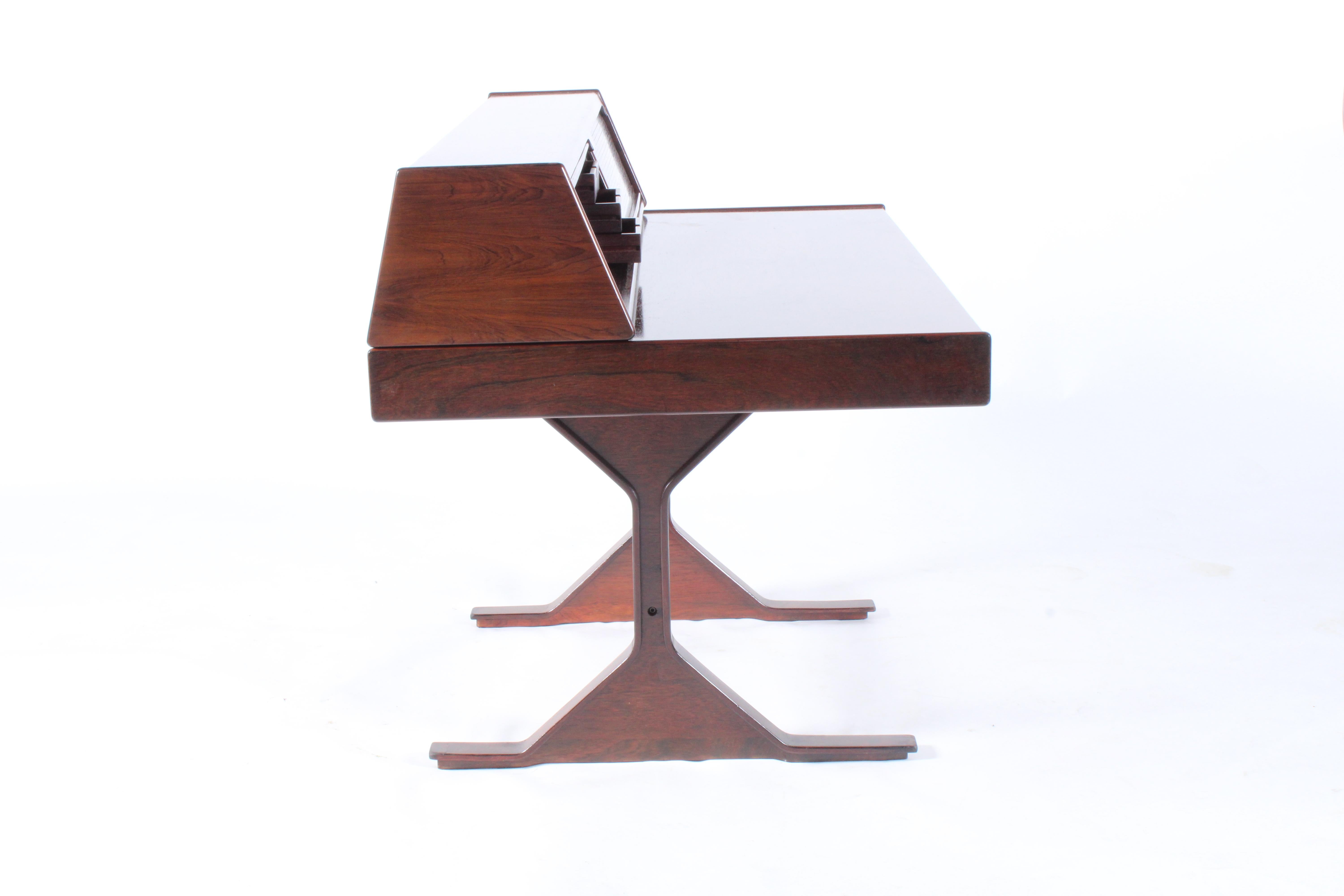 Model 53 Mid Century Italian Desk By Gianfranco Frattini For Bernini For Sale 6