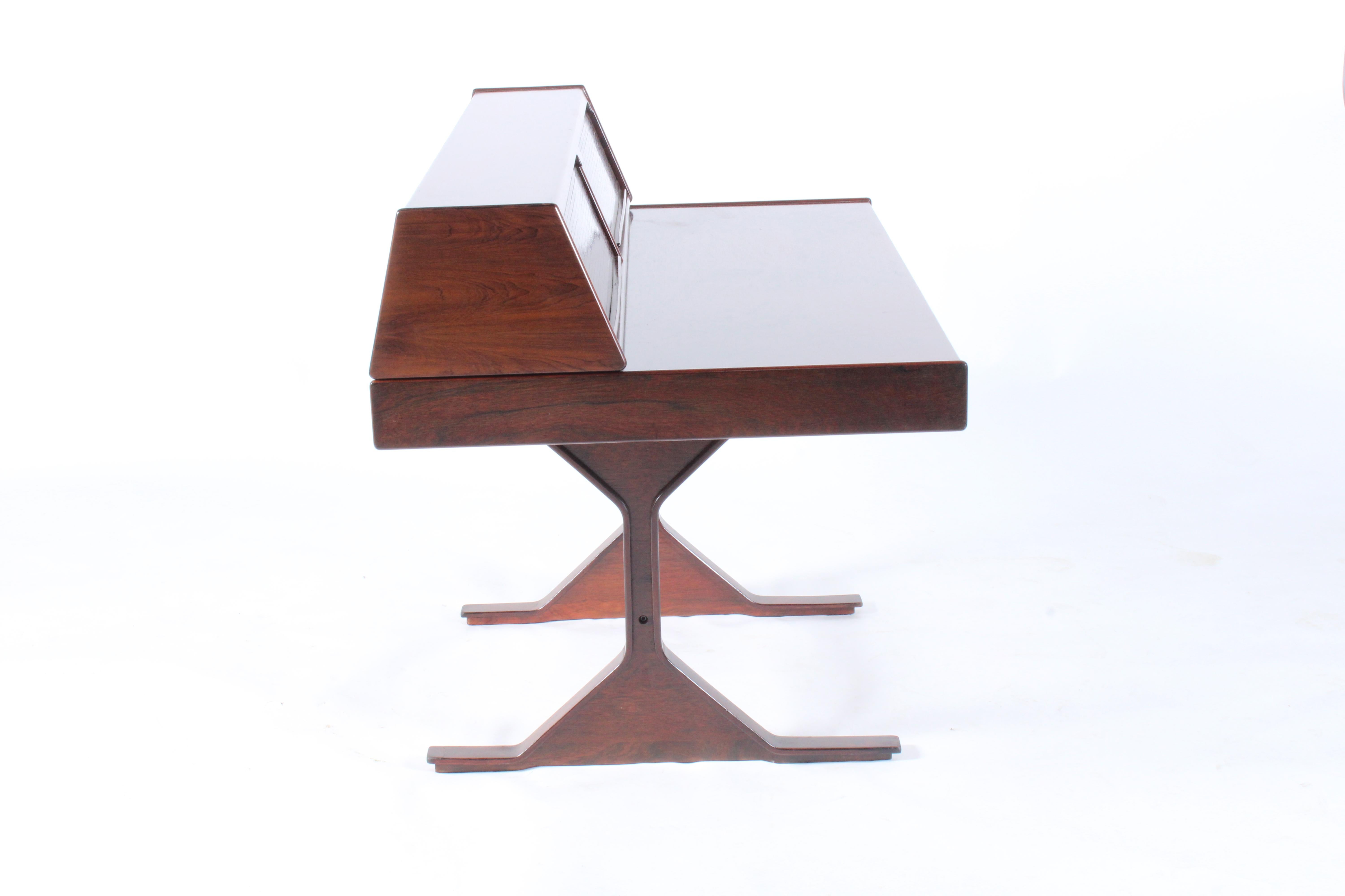 Model 53 Mid Century Italian Desk By Gianfranco Frattini For Bernini For Sale 7