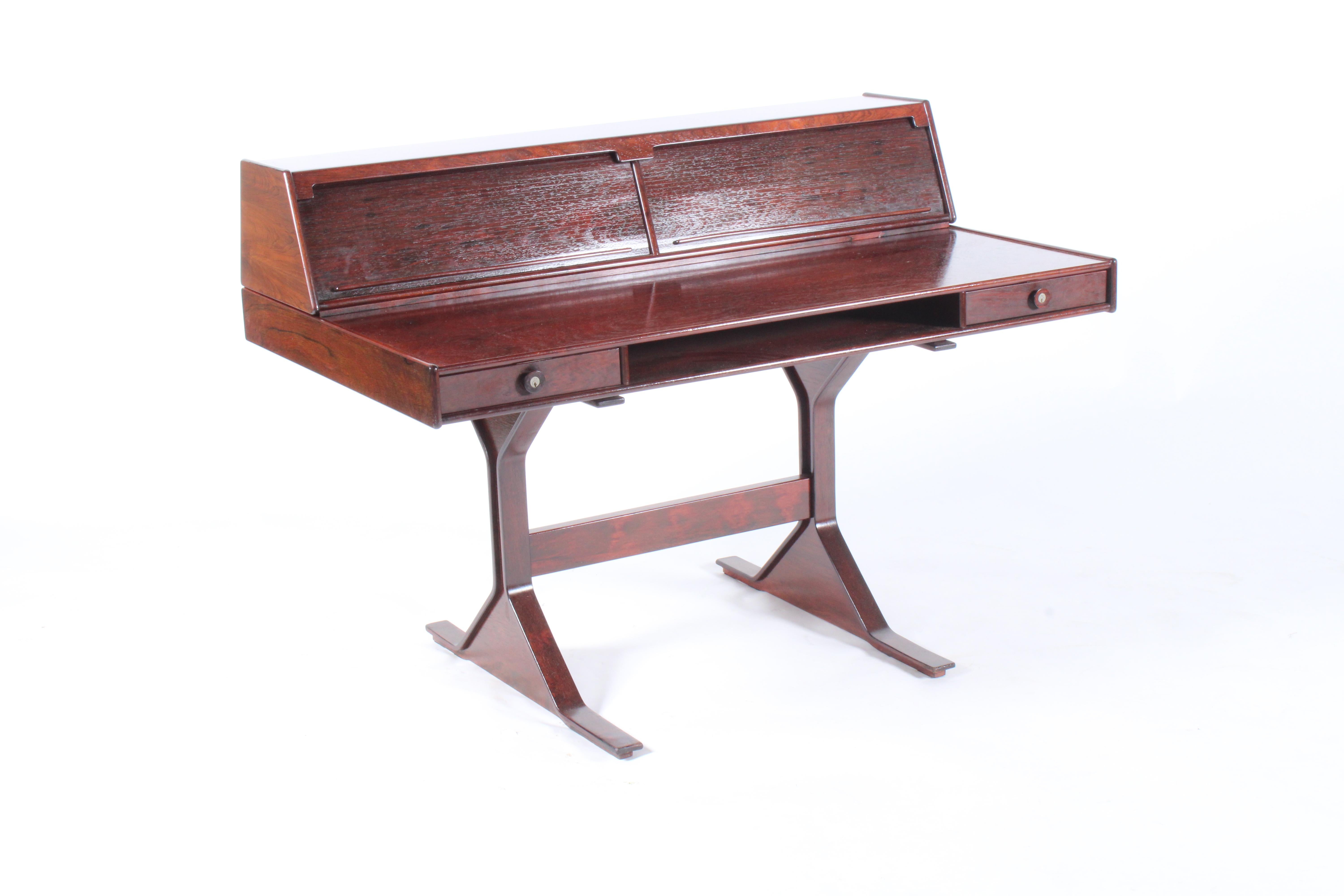 Modell 53 Italienischer Schreibtisch der Jahrhundertmitte von Gianfranco Frattini für Bernini im Angebot 1