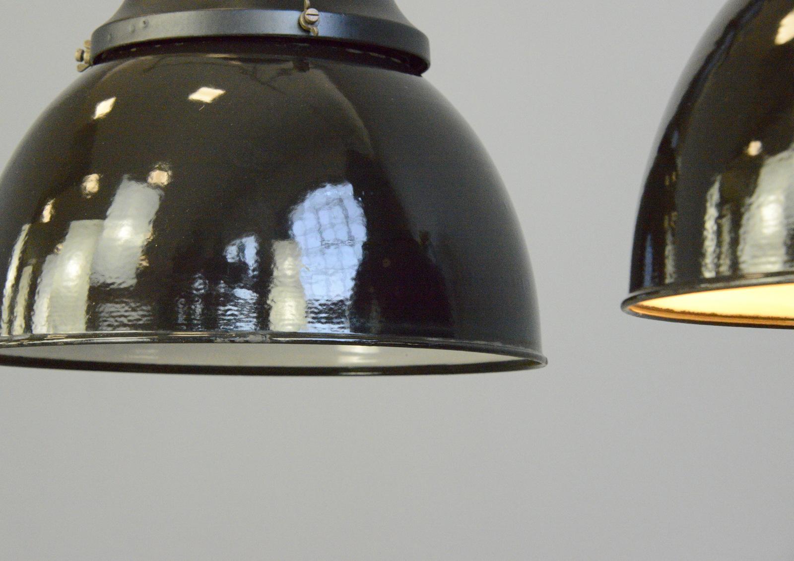 Lampes à suspension Bauhaus modèle 530 de Kandem, vers les années 1920 en vente 6