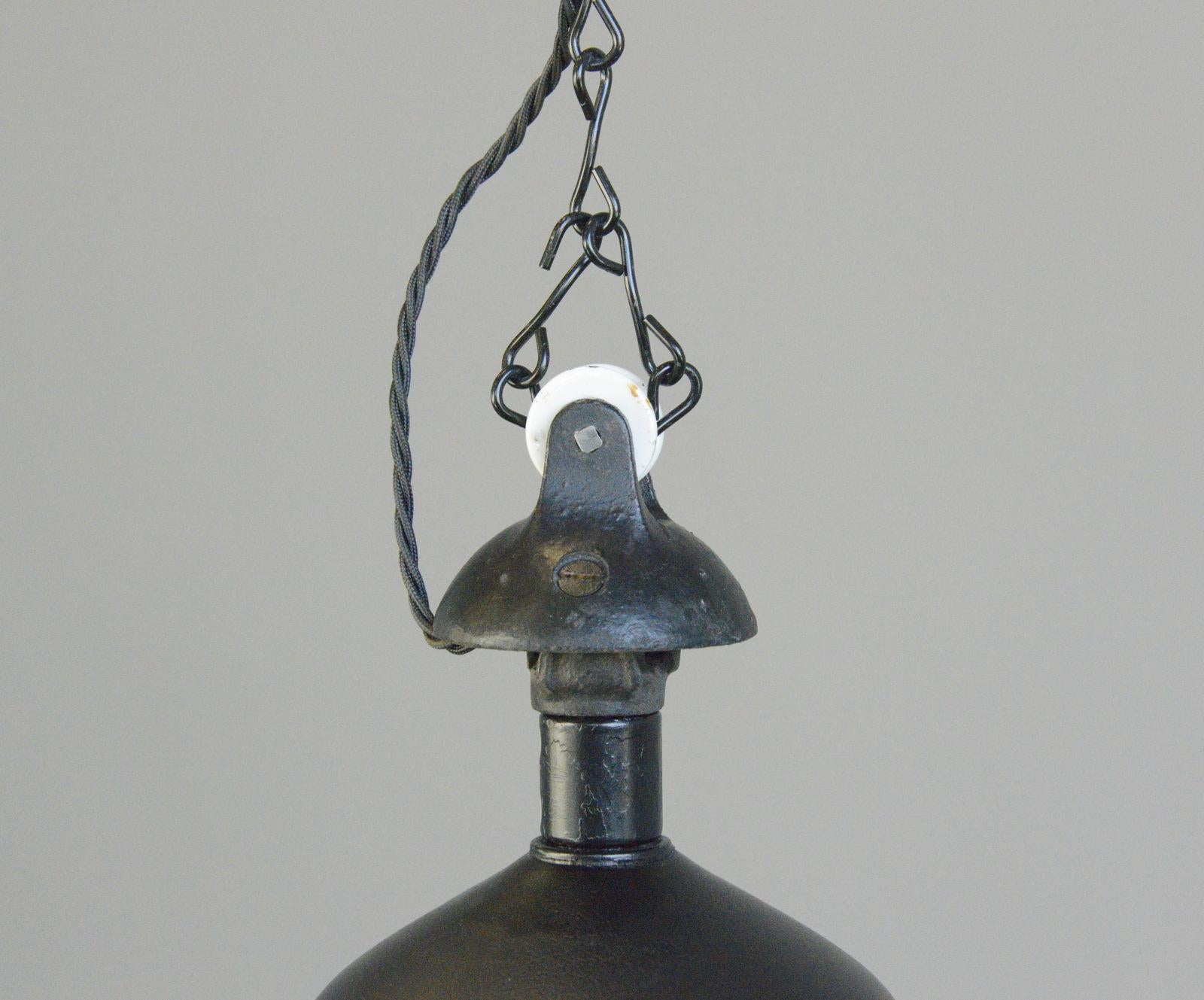 Lampes à suspension Bauhaus modèle 530 de Kandem, vers les années 1920 en vente 3