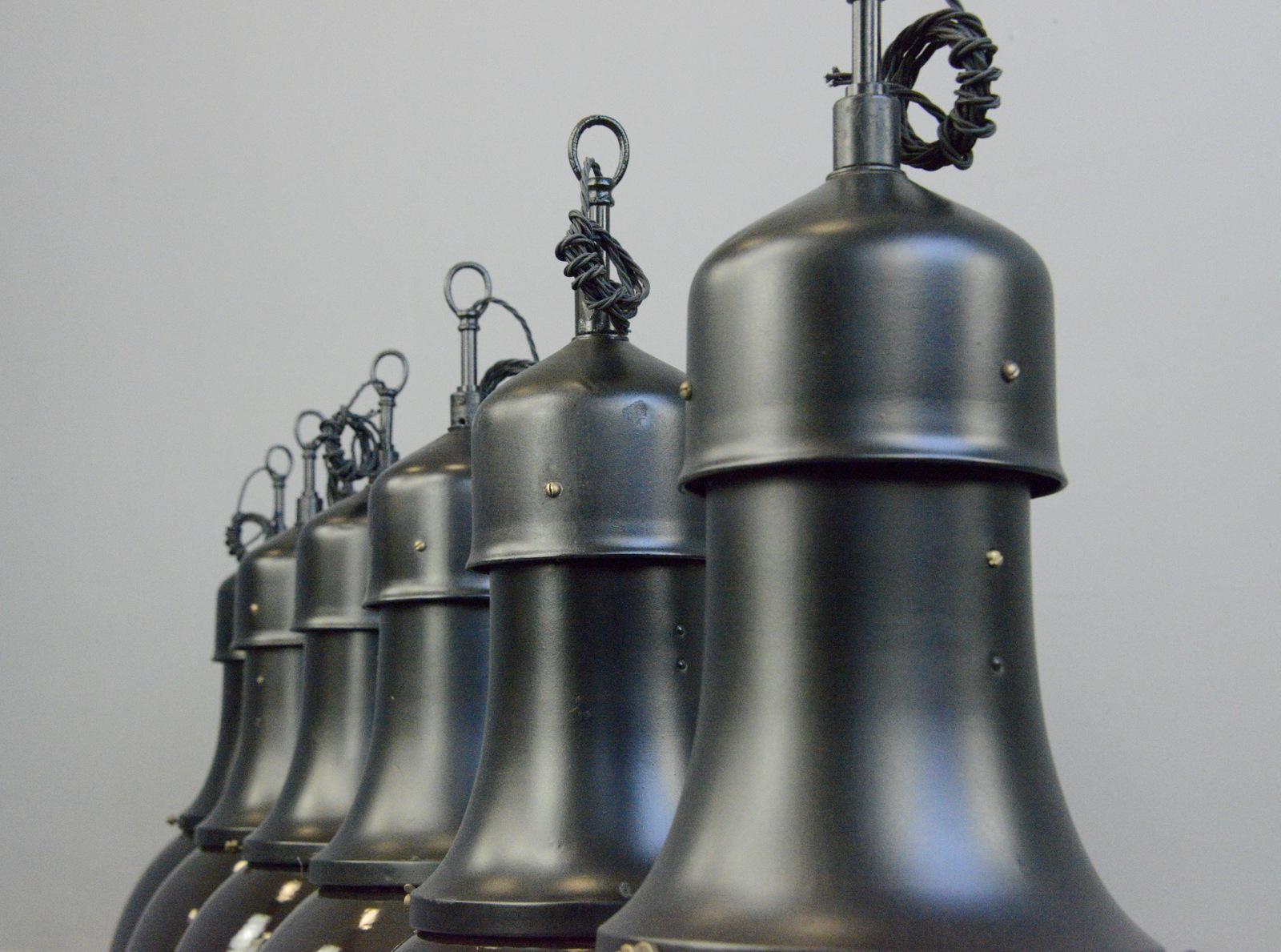 Lampade a sospensione Bauhaus modello 530 di Kandem, circa anni '20 in vendita 3