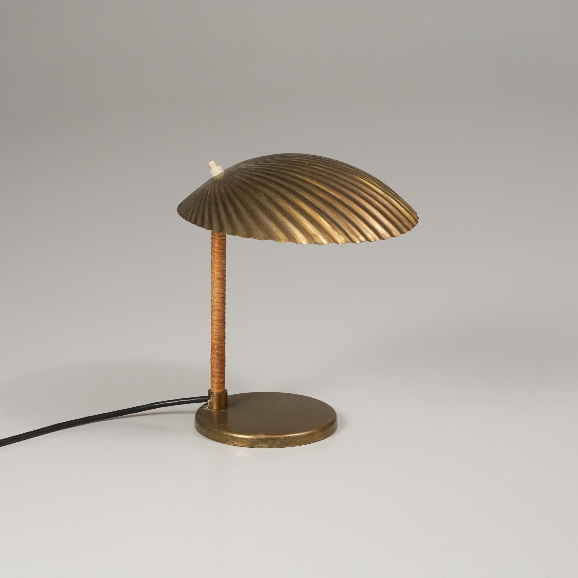 Milieu du XXe siècle Lampe à poser Model No 5321 
