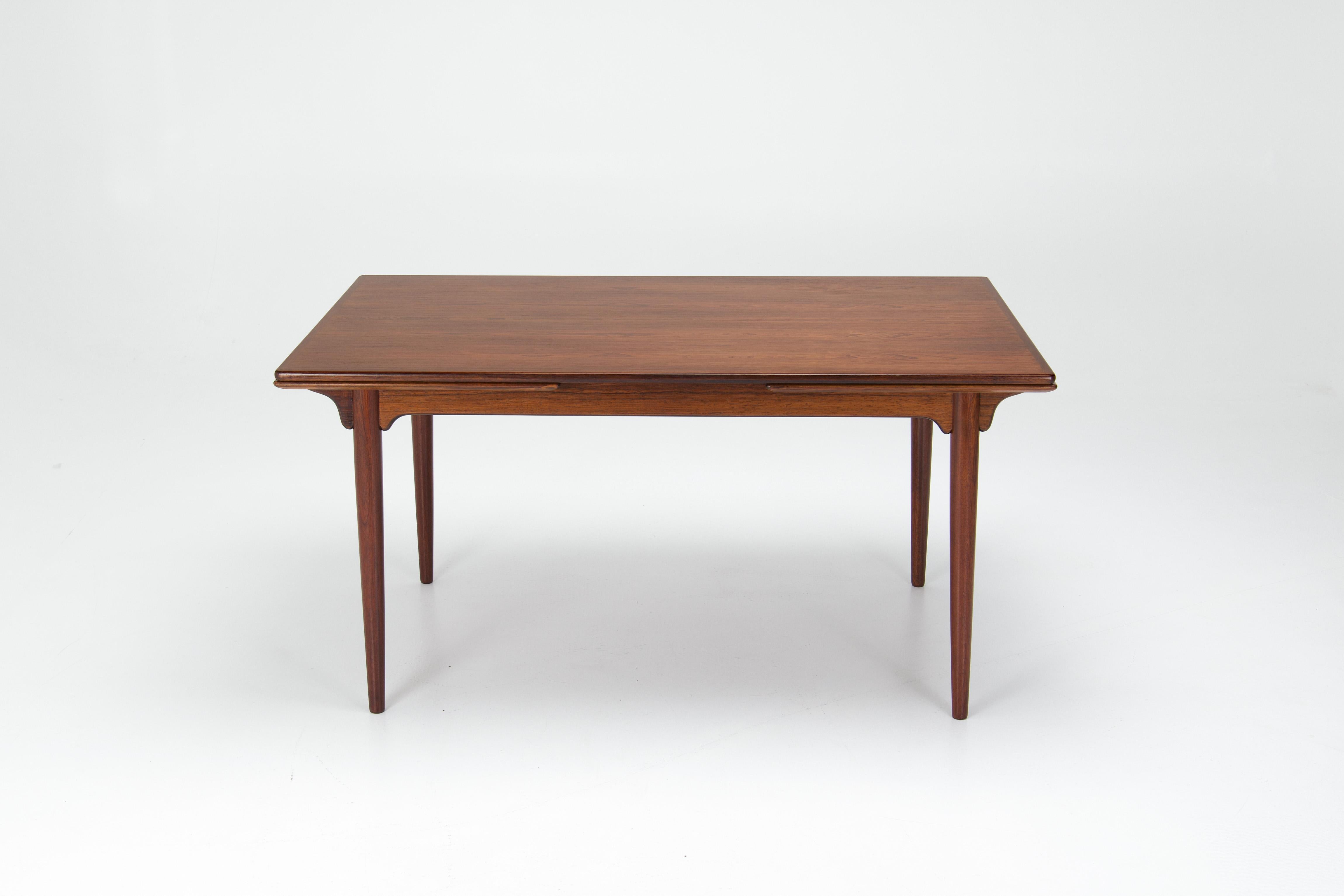 Danish Model 54 extentable dining table - Gunni Omann For Sale