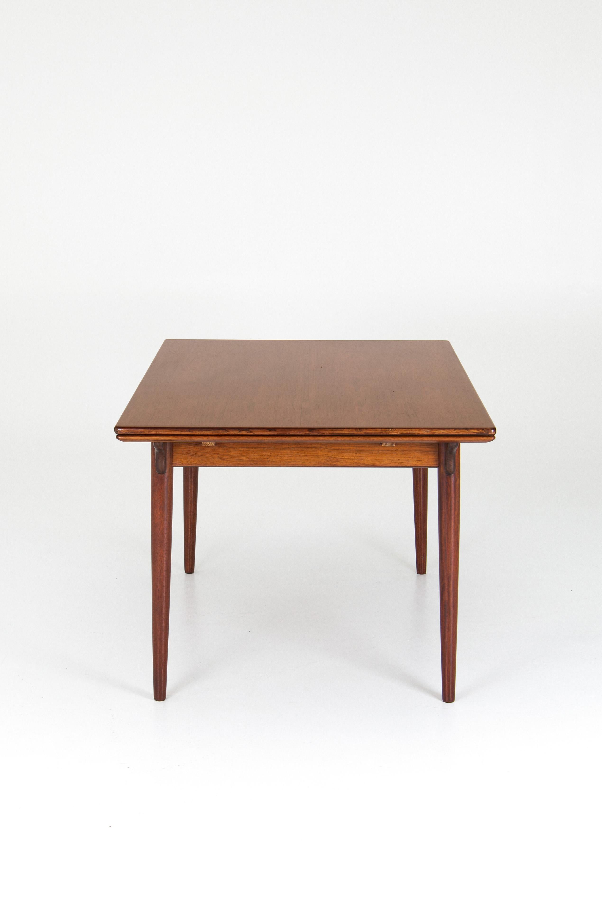 Model 54 extentable dining table - Gunni Omann In Good Condition For Sale In Antwerpen, BE