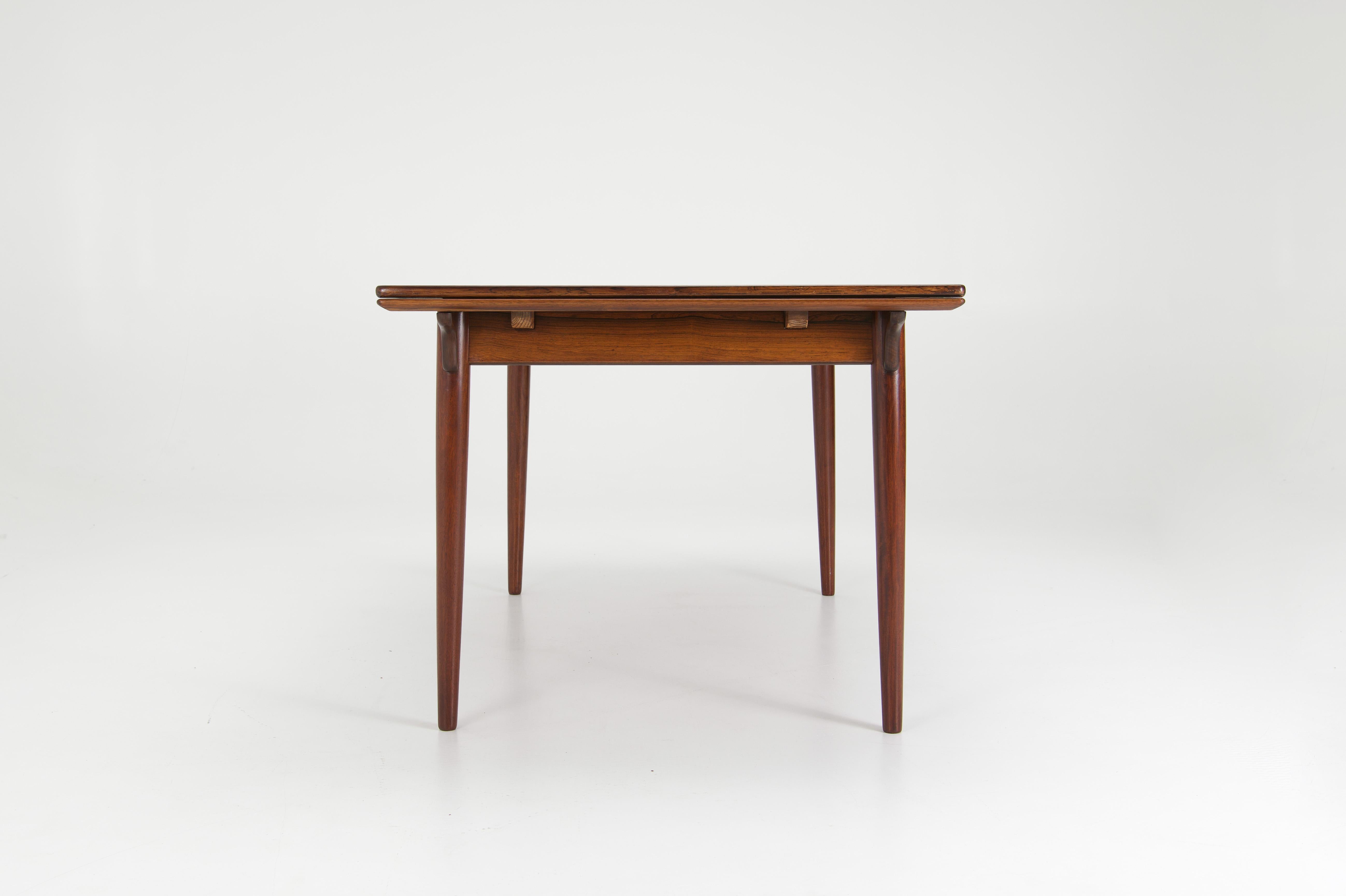 20th Century Model 54 extentable dining table - Gunni Omann For Sale