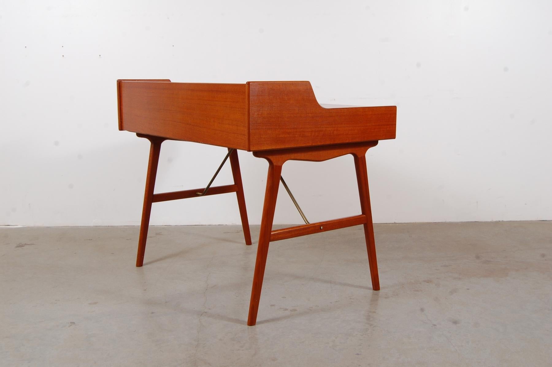 Model 56 Teak Desk by Arne Wahl Iversen (Skandinavische Moderne)