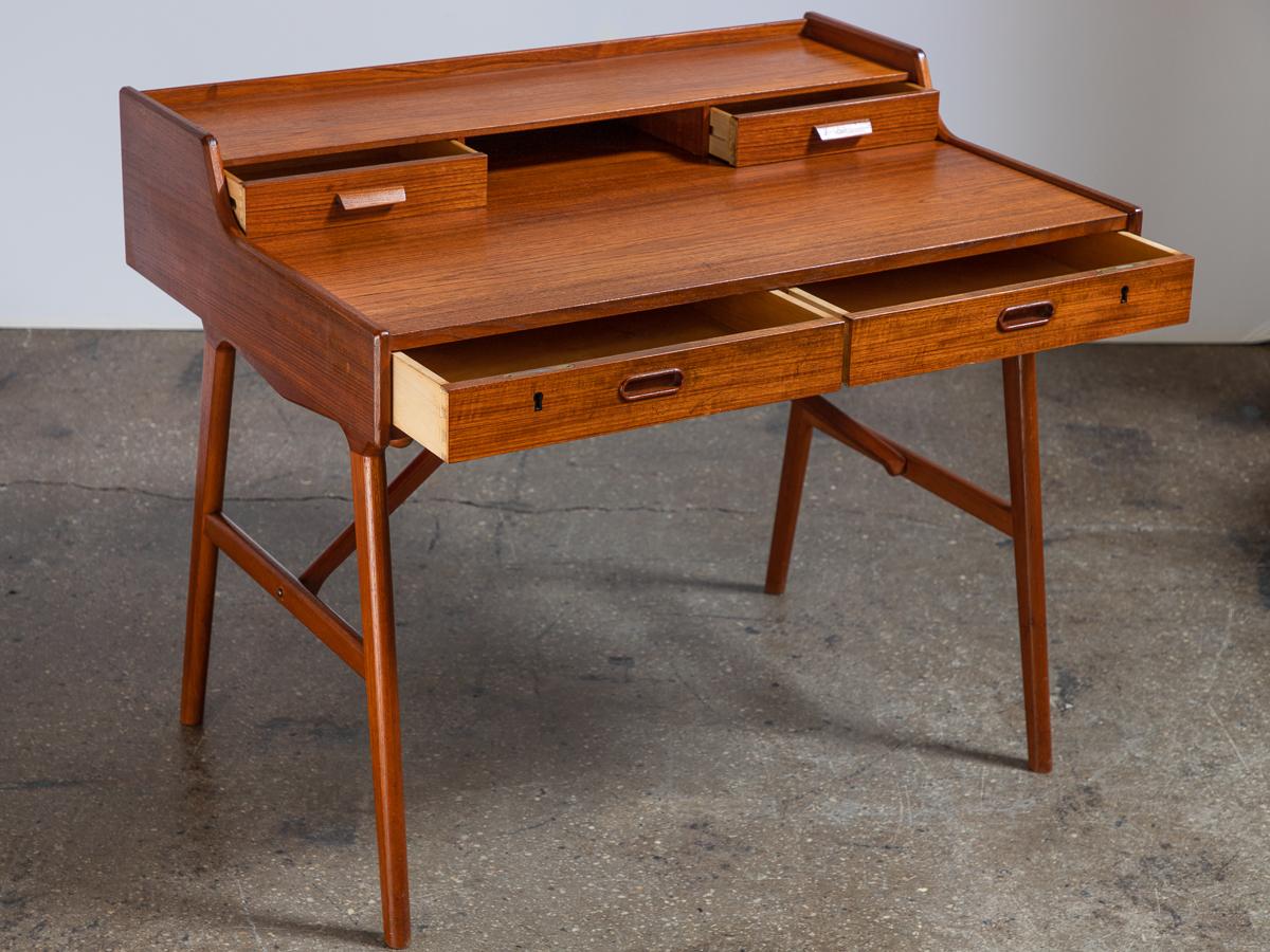 Model 56 Teak Desk by Arne Wahl Iversen In Good Condition For Sale In Brooklyn, NY