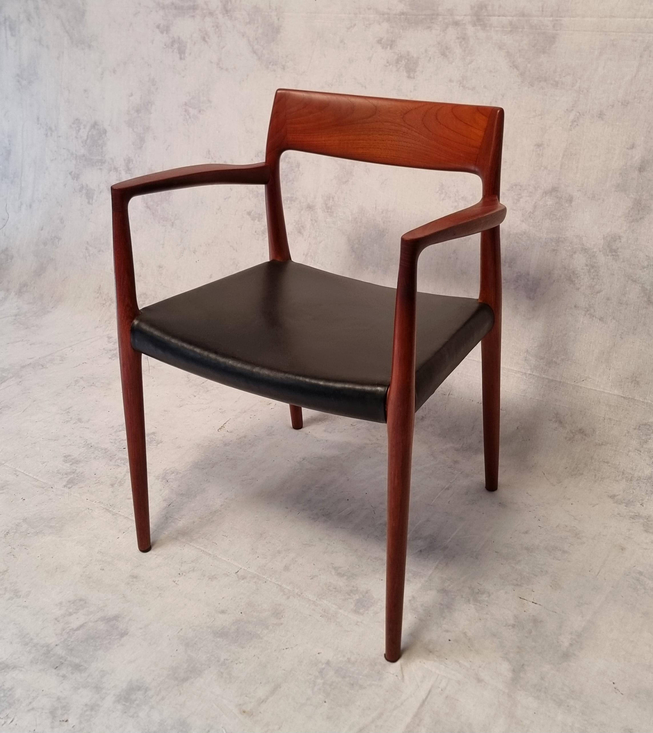 Superb office chair from the well-known Danish designer Niels Otto Moller. Niels Otto Moller is known in particular for his work on seats. He has developed a series of seats with elegant and dynamic designs which have become references in the world
