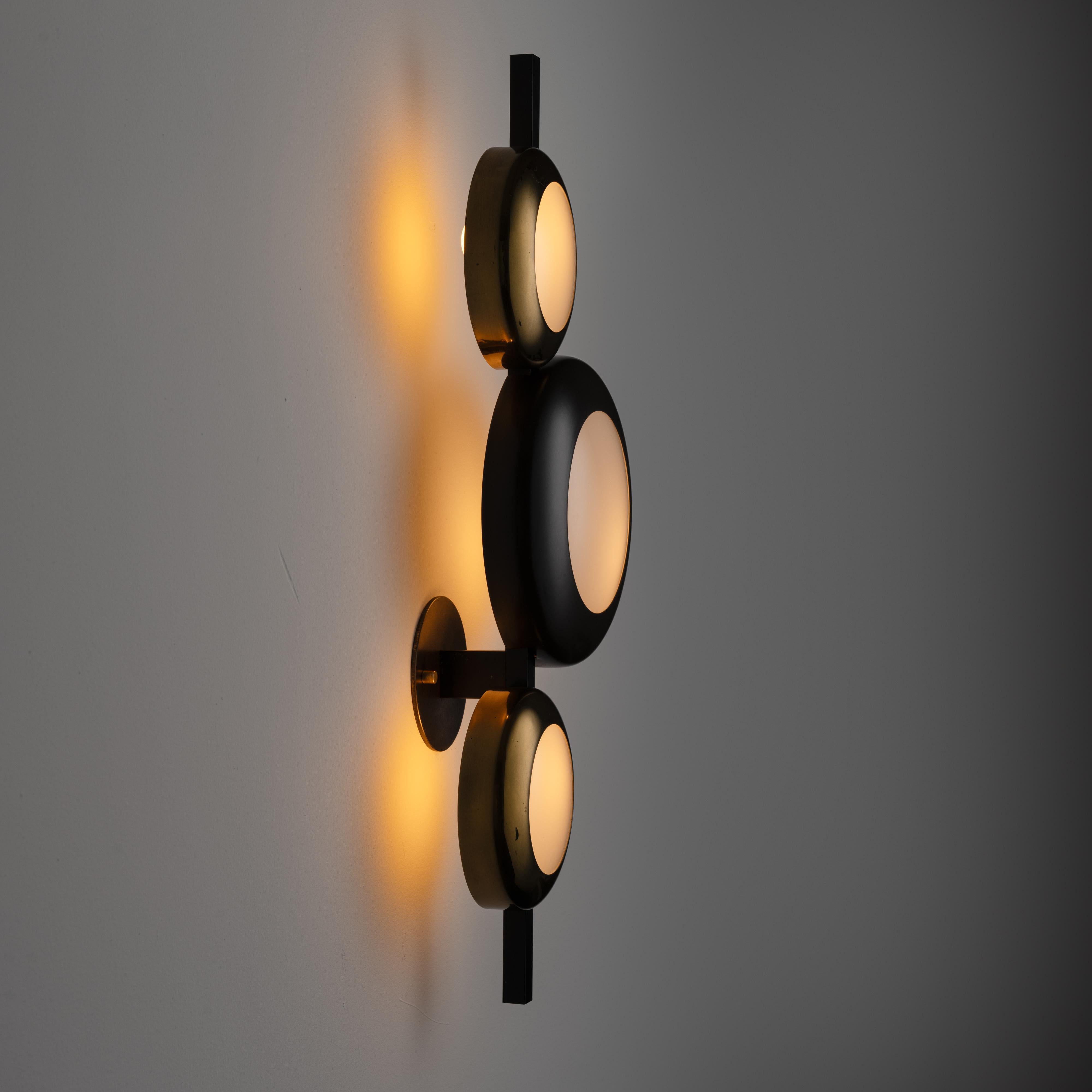 Mid-Century Modern Model 580 Sconce by Oscar Torlasco for Lumi For Sale
