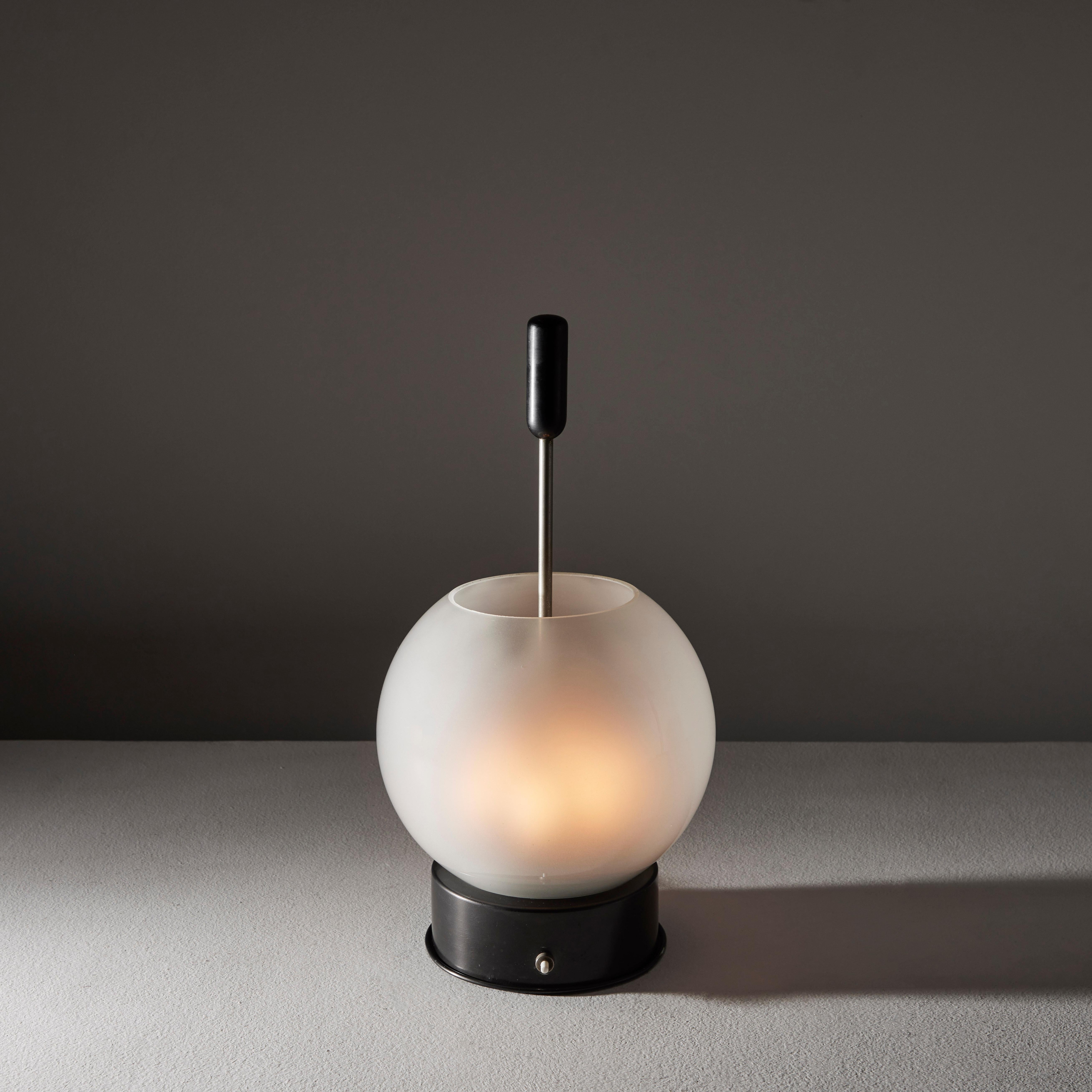 italien Lampe de table Modèle 593 de Gino Sarfatti pour Arteluce en vente