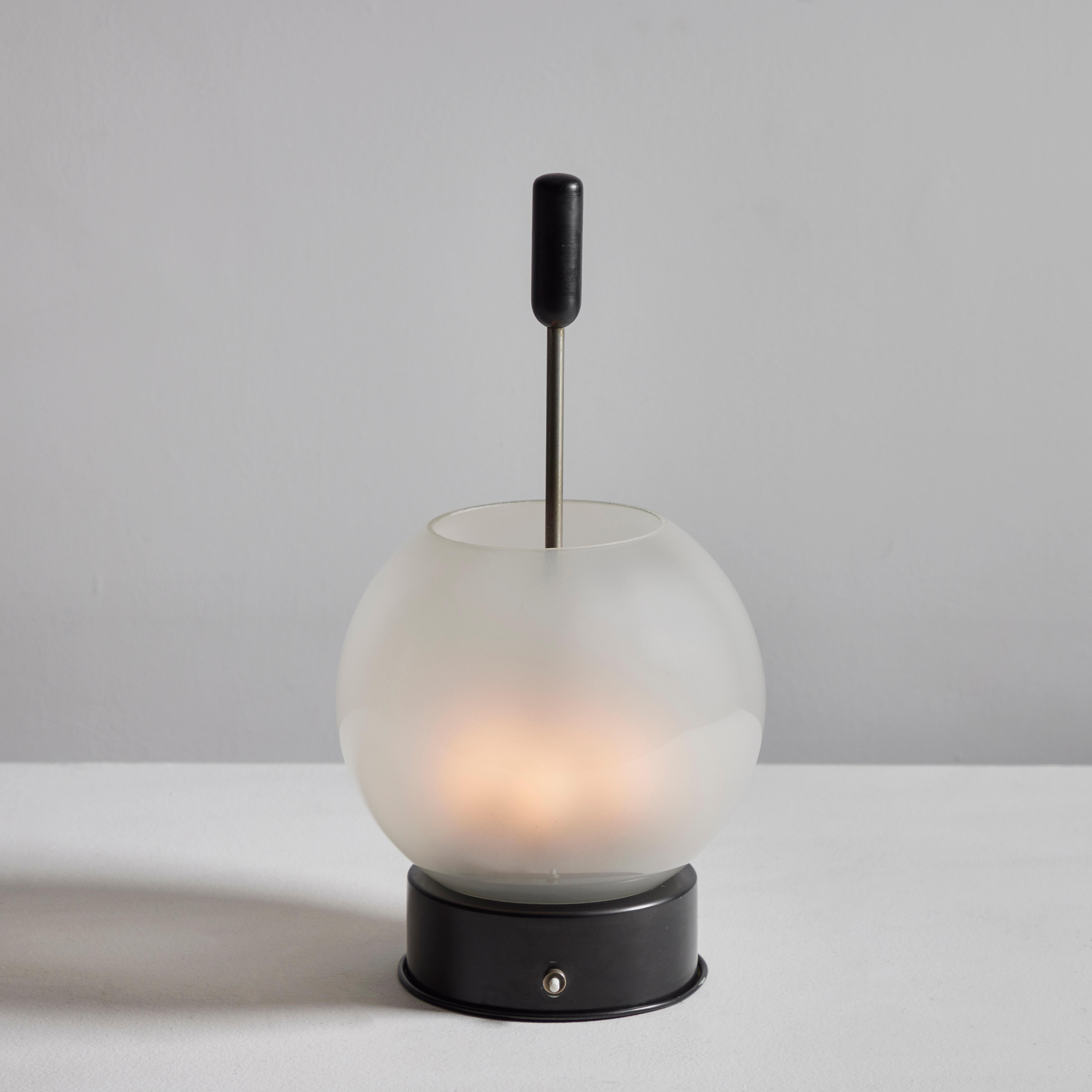Milieu du XXe siècle Lampe de table Modèle 593 de Gino Sarfatti pour Arteluce en vente