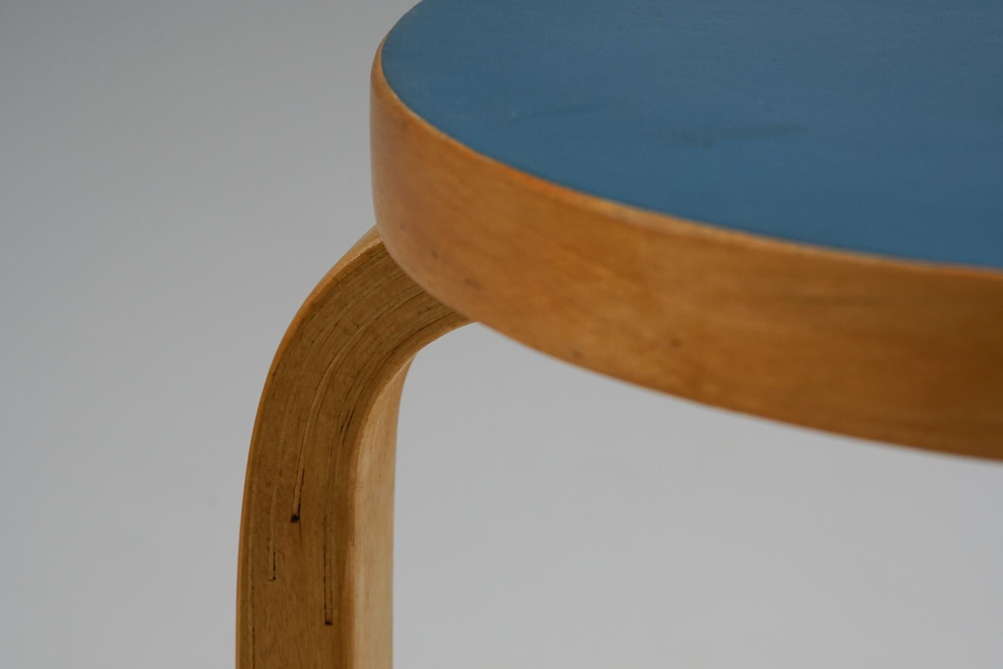 Model 60 Stool, Alvar Aalto, Artek, 1950/1960s In Good Condition For Sale In Helsinki, Uusimaa