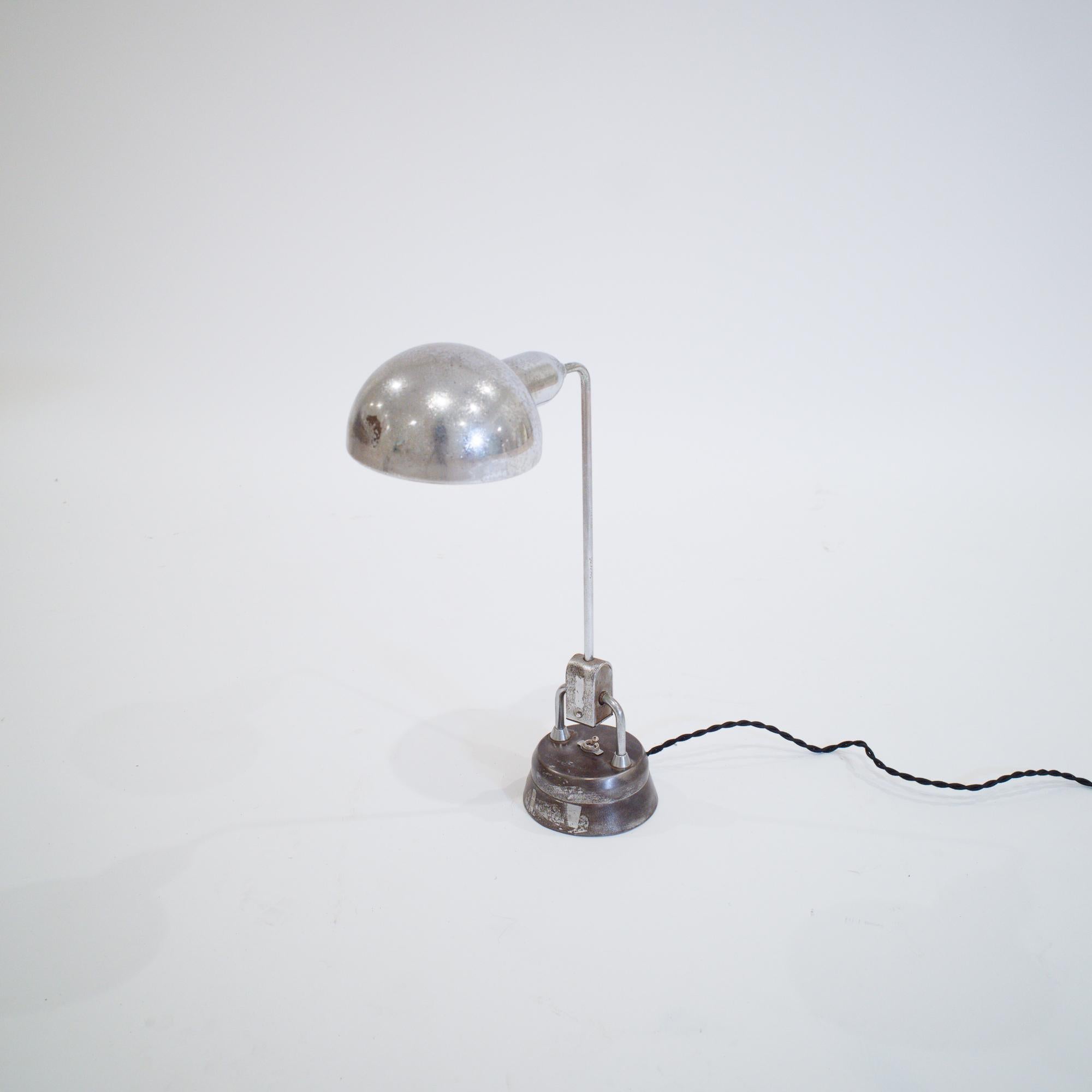 Mid-Century Modern Lampe Model No 600 par JUMO en vente