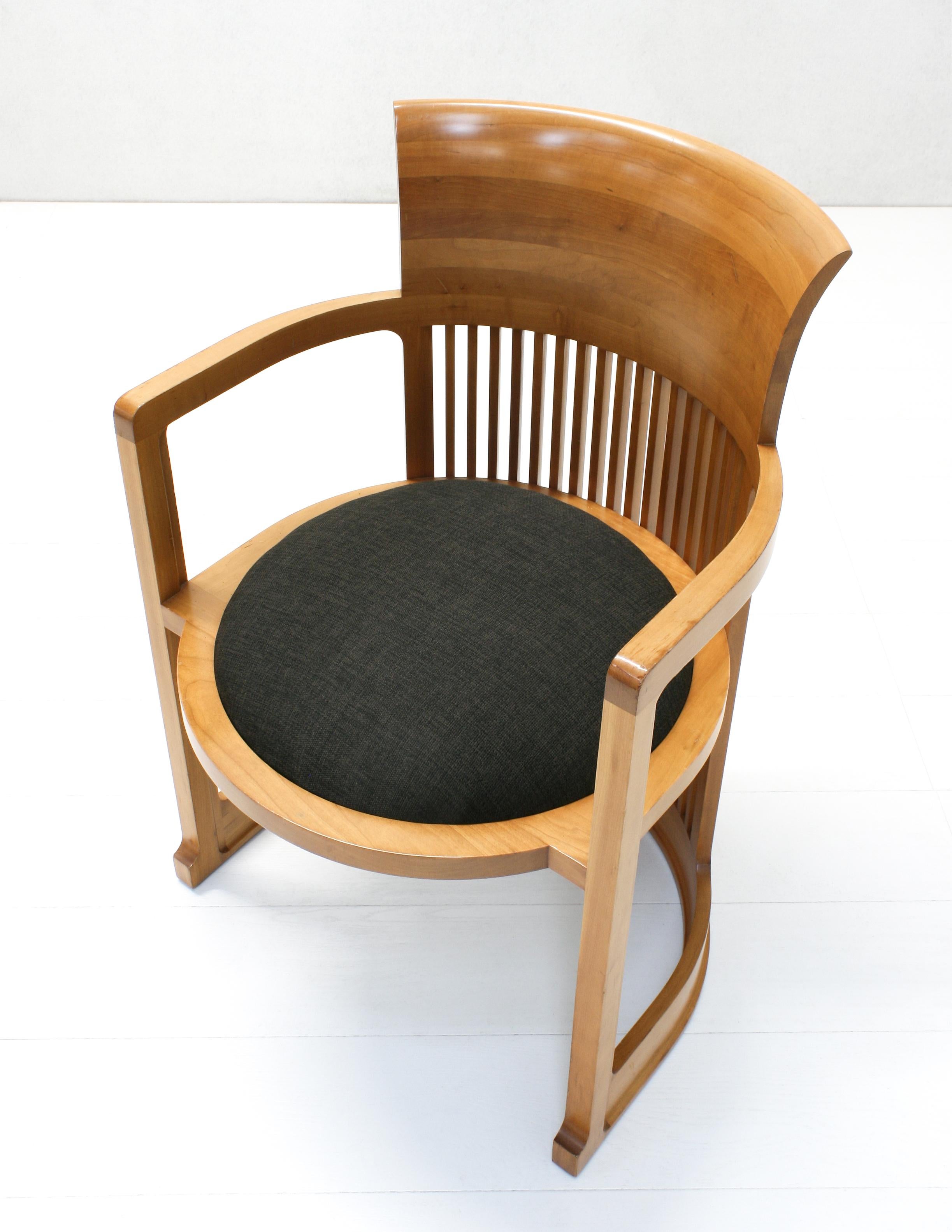 Model 606 Taliesin Barrel Armchairs by Frank Lloyd Wright for Cassina, 1986 In Good Condition In Izegem, VWV