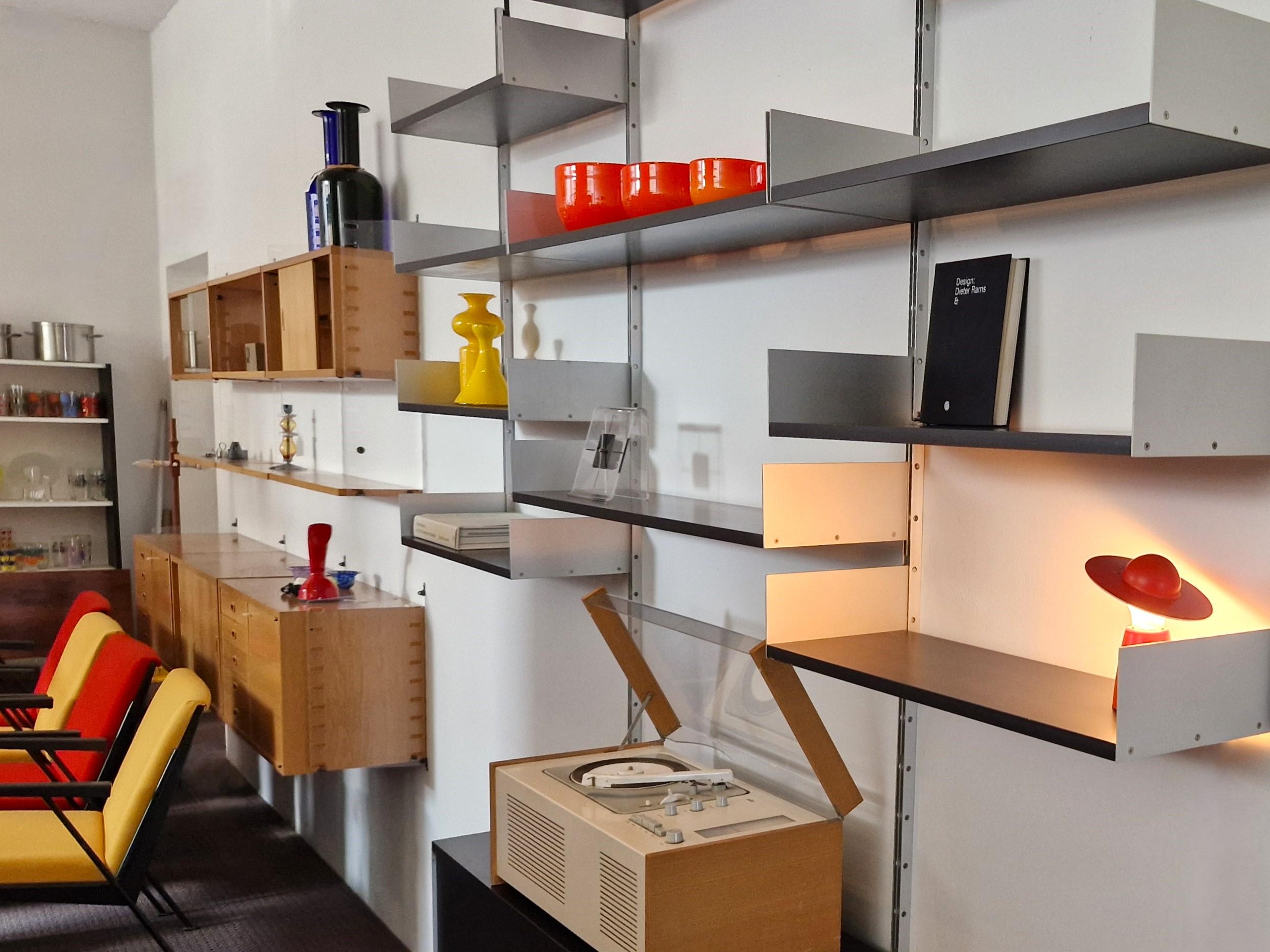 Model 606 wall unit in black by Dieter Rams for Vitsoe 4