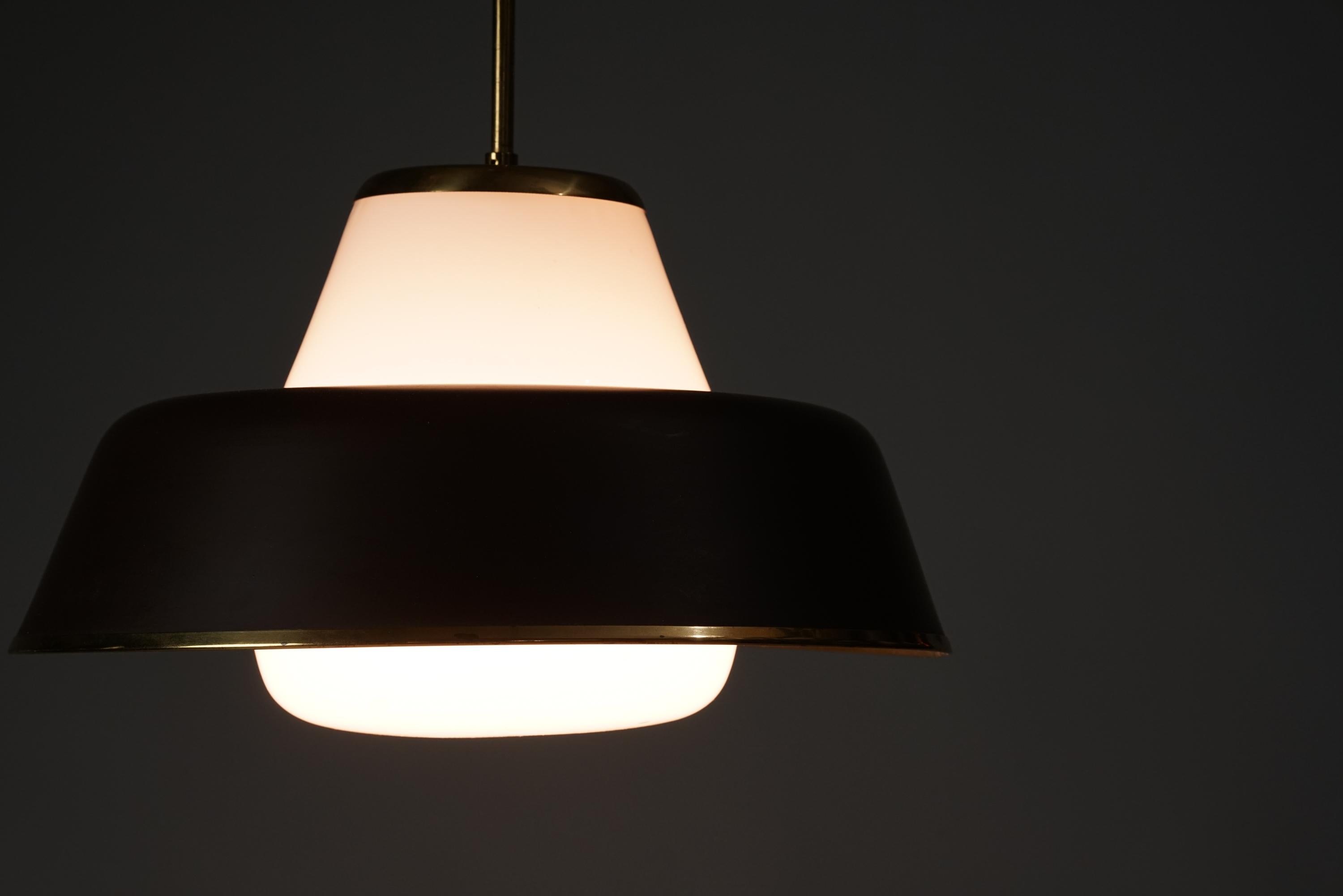 Model 61-347 Pendant, Lisa Johansson-Pape, Orno, 1950s In Good Condition For Sale In Helsinki, Uusimaa