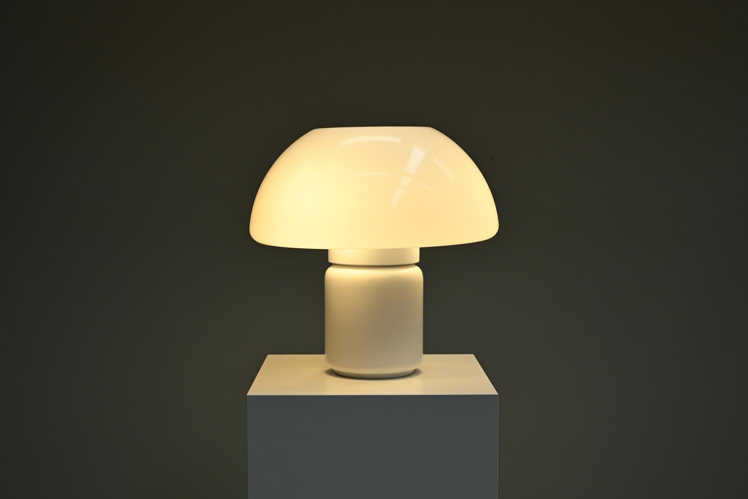 Model 625 table lamp by Elio Martinelli for Martinelli Luce, 1970s Italy. en Bueno estado para la venta en Landgraaf, NL