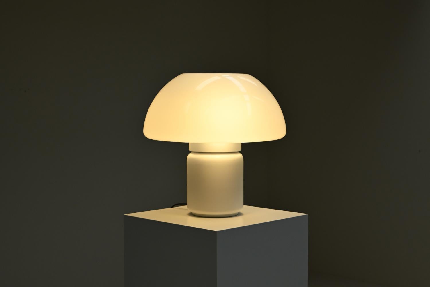 Model 625 table lamp by Elio Martinelli for Martinelli Luce, 1970s Italy. finales del siglo XX en venta