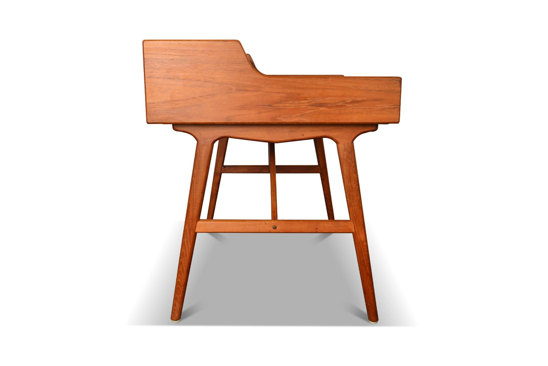Model 64 Writing Desk in Teak by Arne Wahl Iversen In Good Condition For Sale In Berkeley, CA