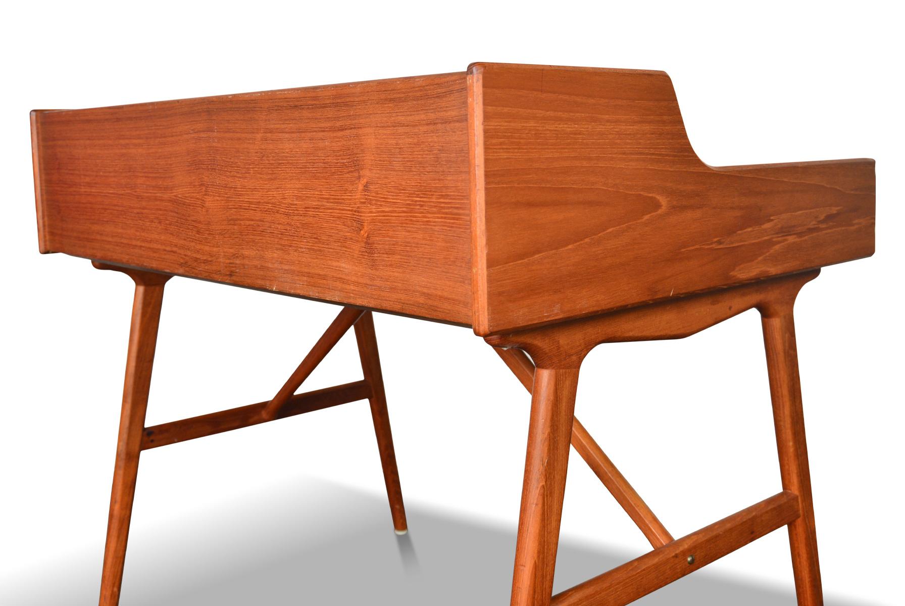 Model 64 Writing Desk in Teak by Arne Wahl Iversen For Sale 1