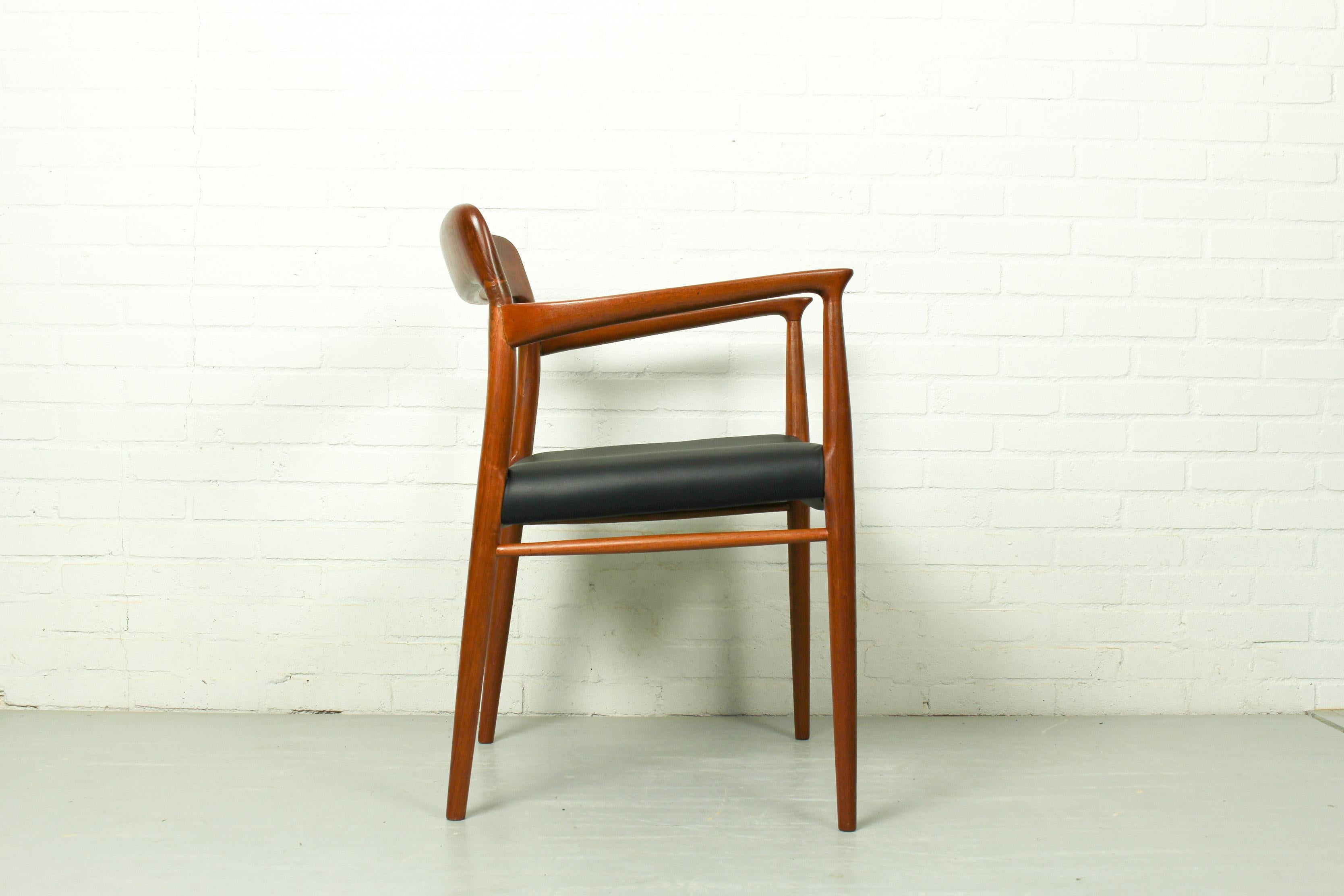 Dining chair model 65 in solid teak with new black leather seat. Designed by Niels Otto Møller and manufactured by J. L. Møller factory in the 1960s. This chair has traces of use and professional repairs in the teak back rest (as shown on pictures),