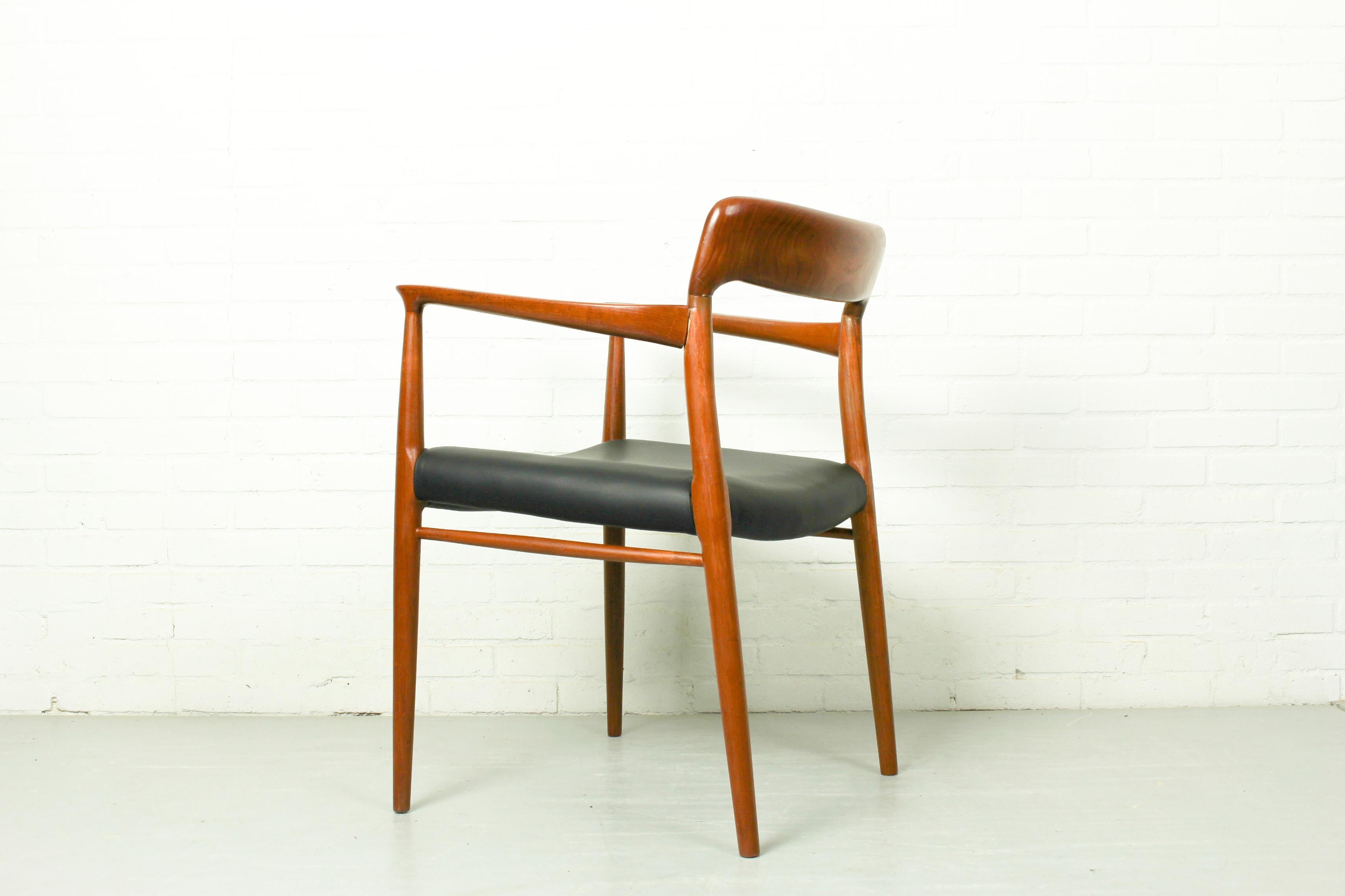 Model 65 Dining Chair in Teak and Leather by Niels Otto Møller In Good Condition For Sale In Appeltern, Gelderland