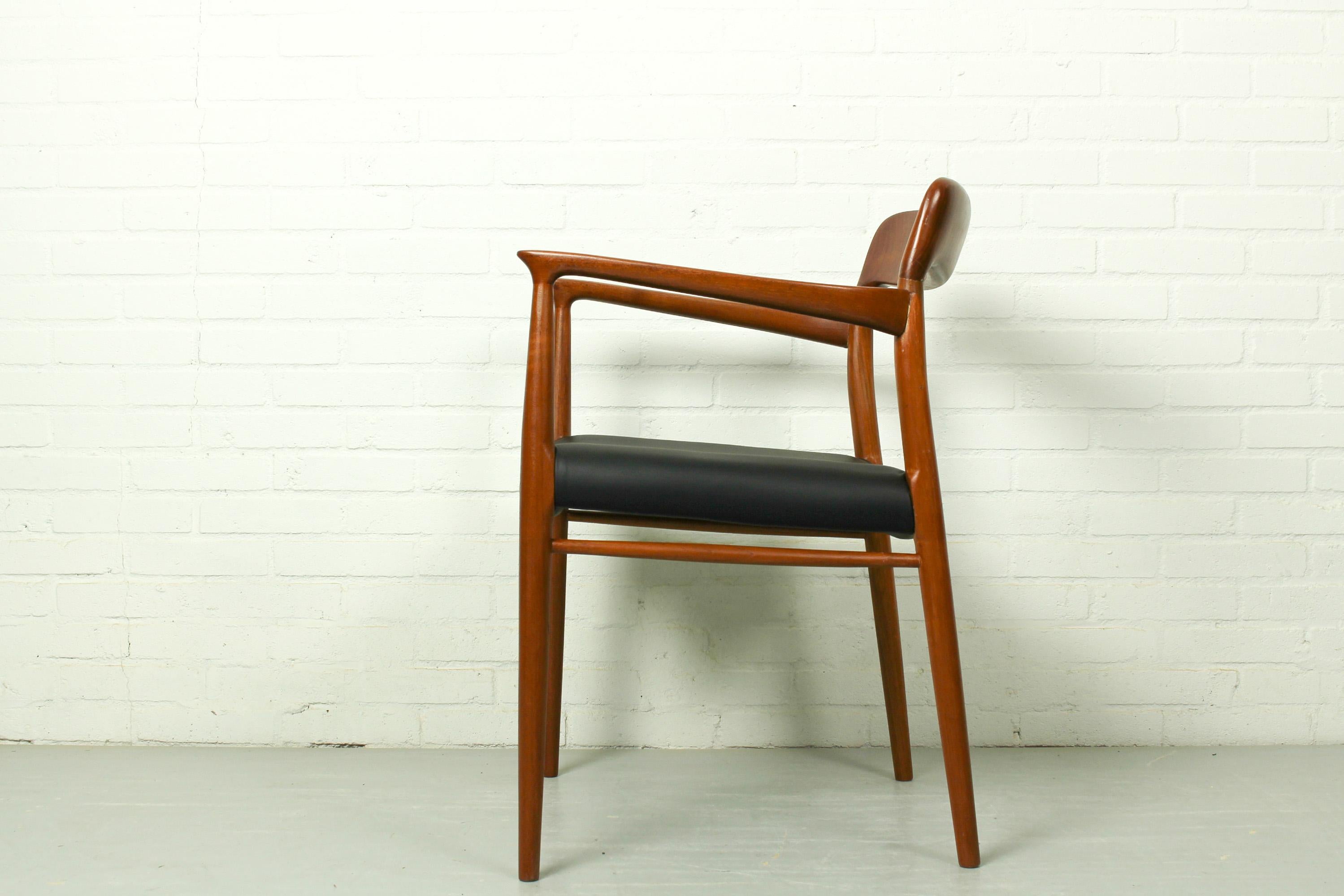 20th Century Model 65 Dining Chair in Teak and Leather by Niels Otto Møller For Sale
