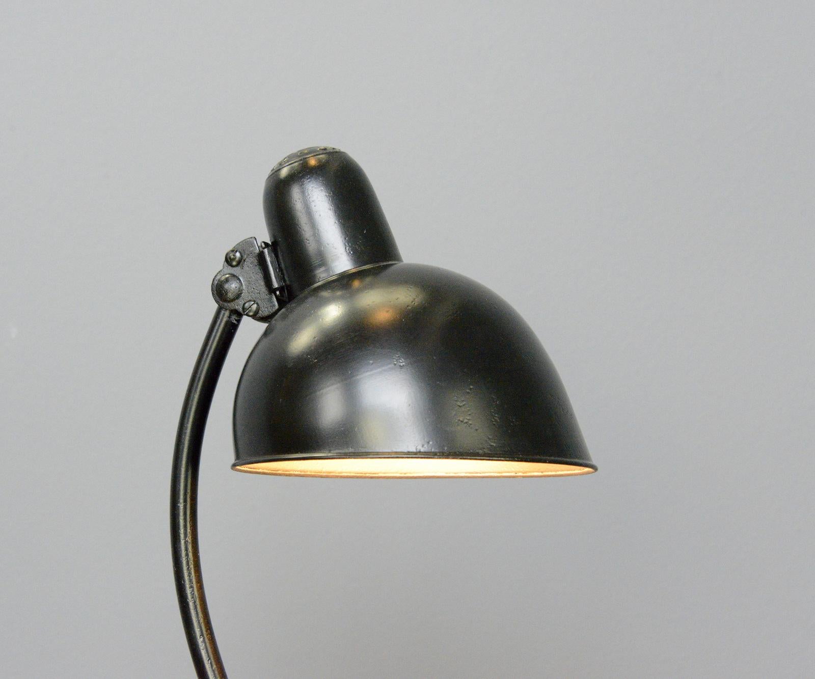 Modell 6556 Tischlampe von Kaiser Jdell um 1930 (Mitte des 20. Jahrhunderts)