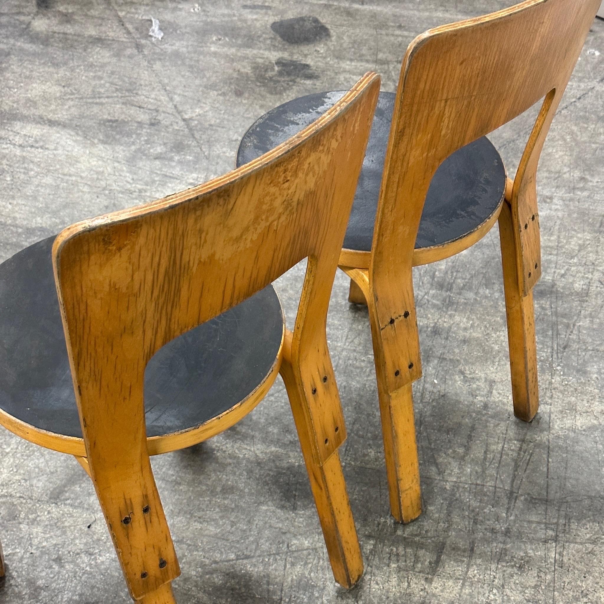 Modell 66 Stühle von Alvar Aalto für Artek im Angebot 3