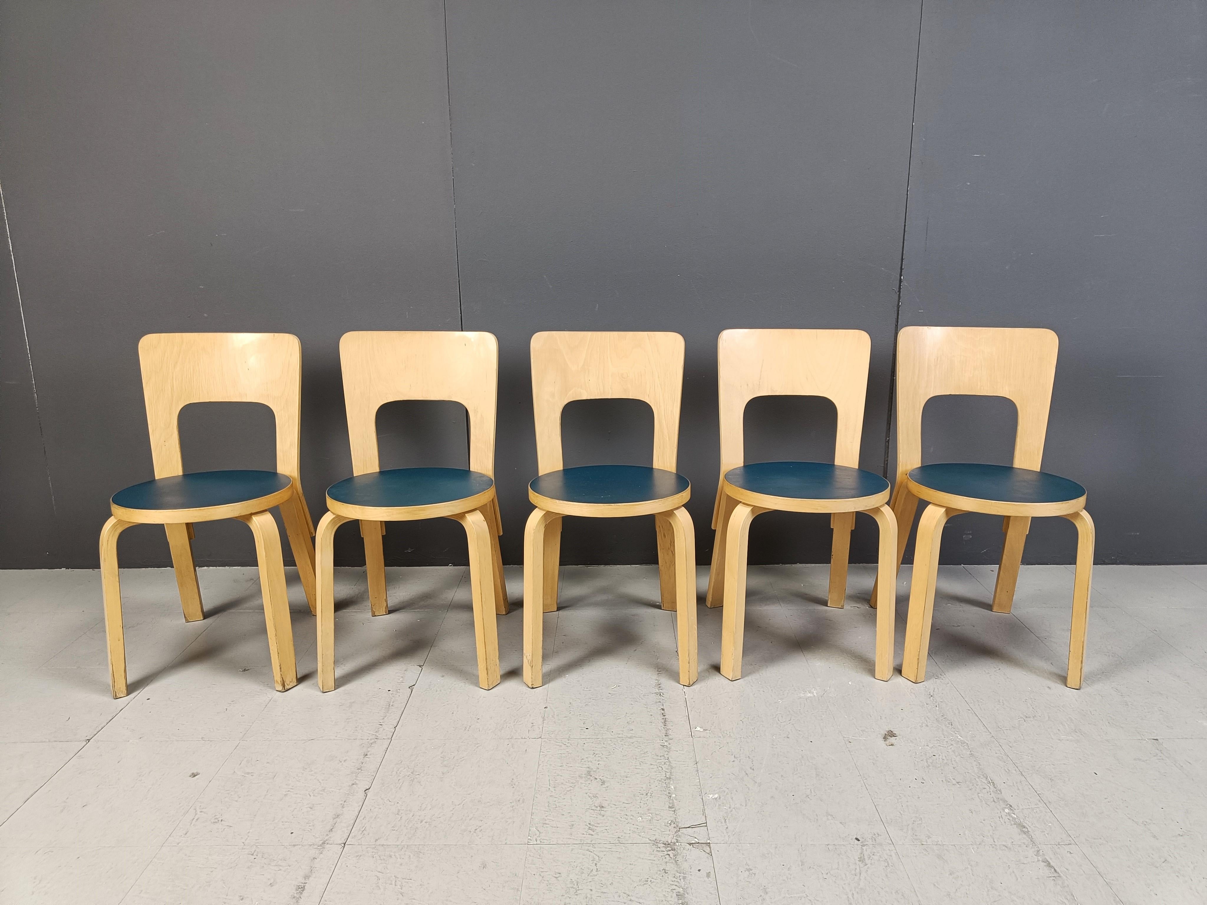 Sedie da pranzo Model 66 di Alvar Aalto per Artek, anni '60 in vendita 6