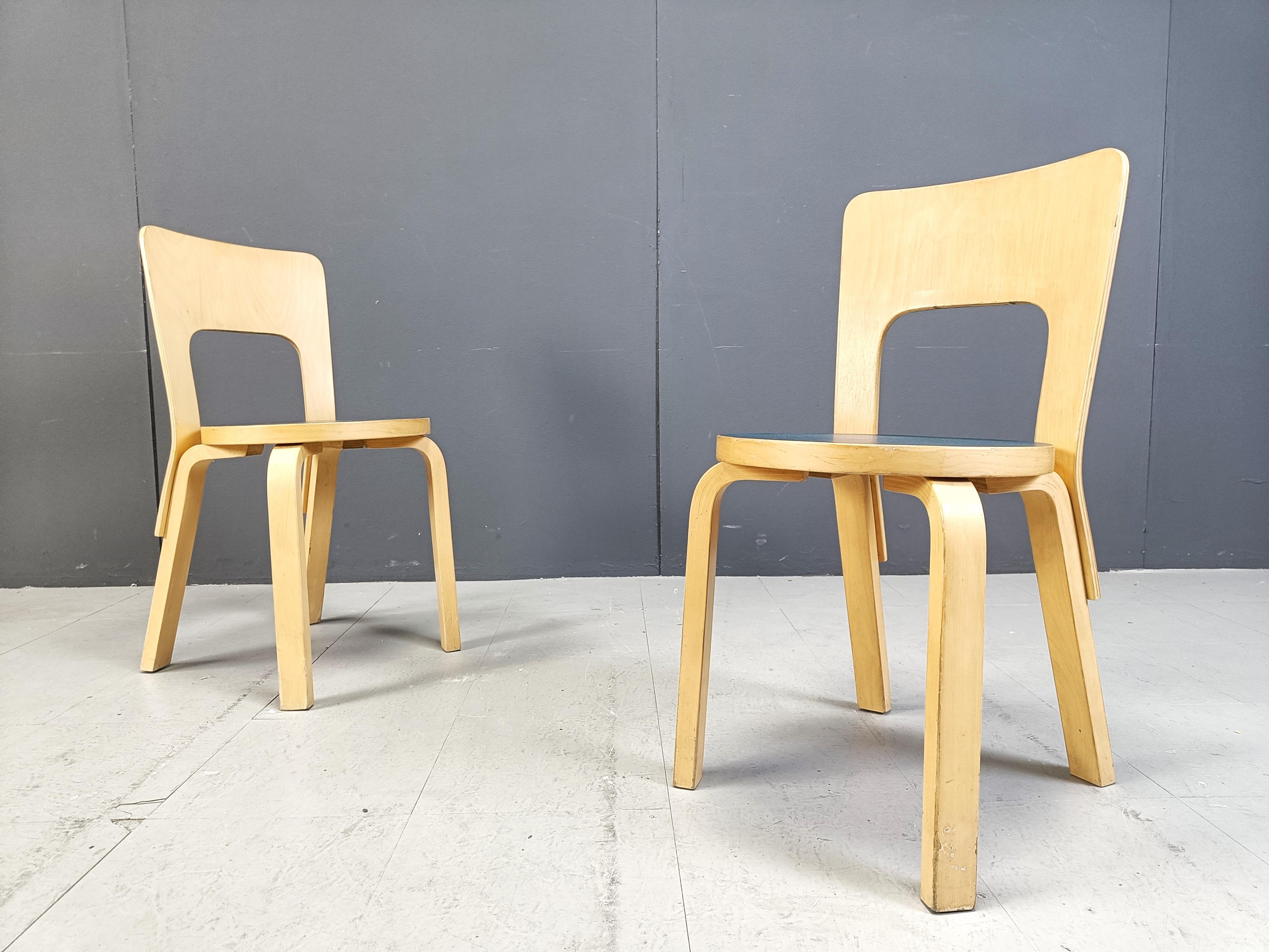 Sedie da pranzo Model 66 di Alvar Aalto per Artek, anni '60 in vendita 7