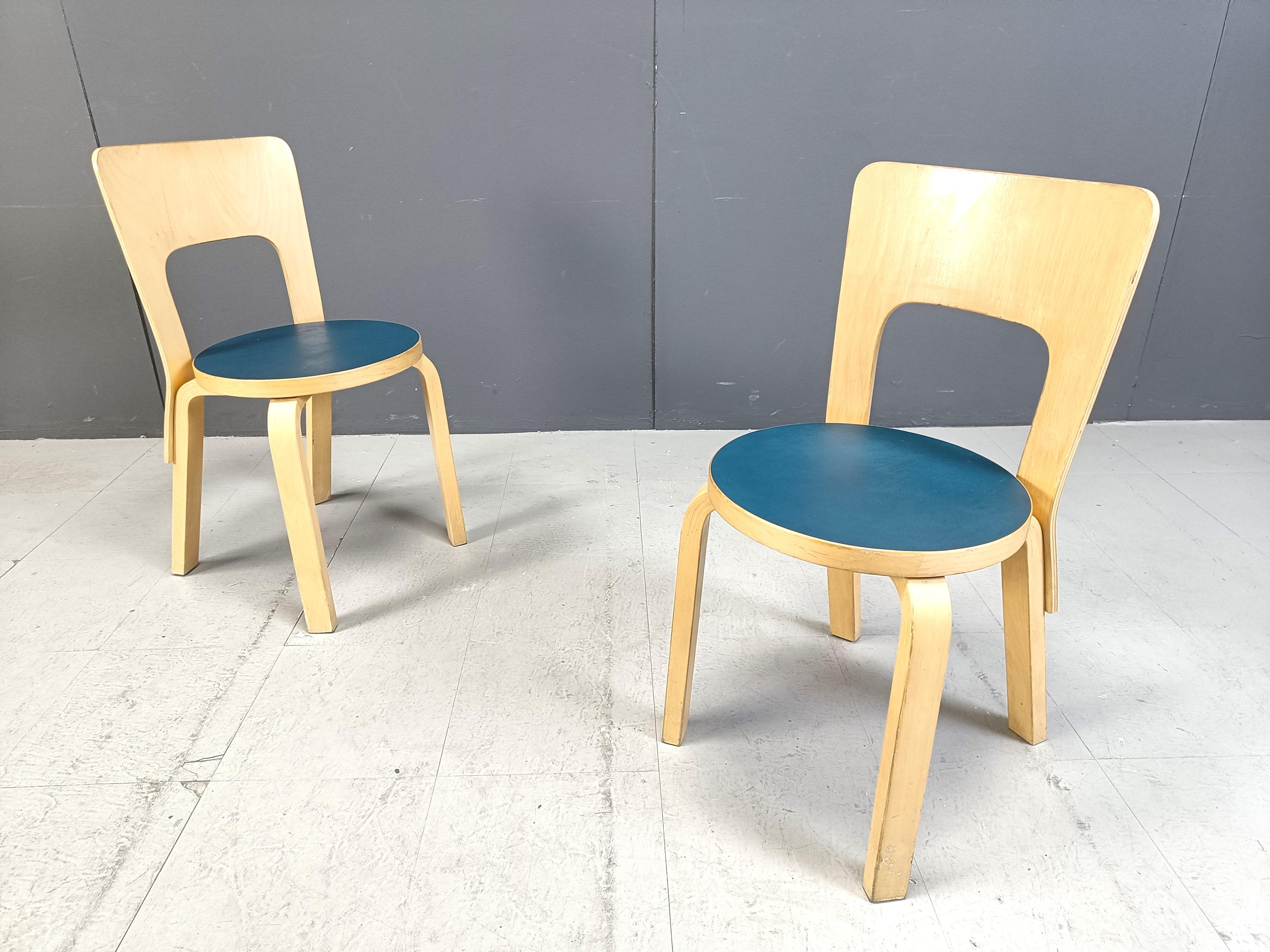 Sedie da pranzo Model 66 di Alvar Aalto per Artek, anni '60 in vendita 8
