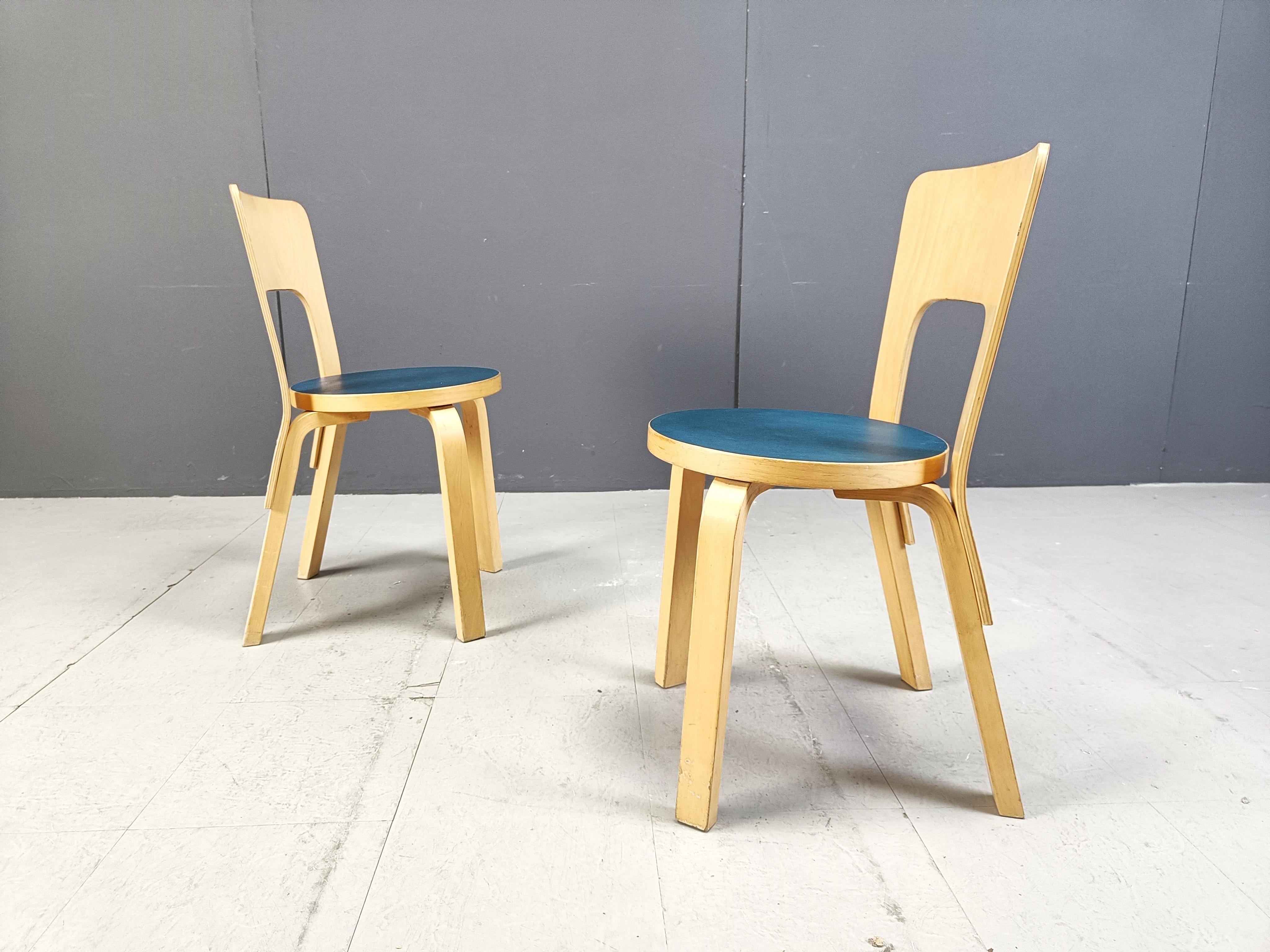 Sedie da pranzo Model 66 di Alvar Aalto per Artek, anni '60 in vendita 9