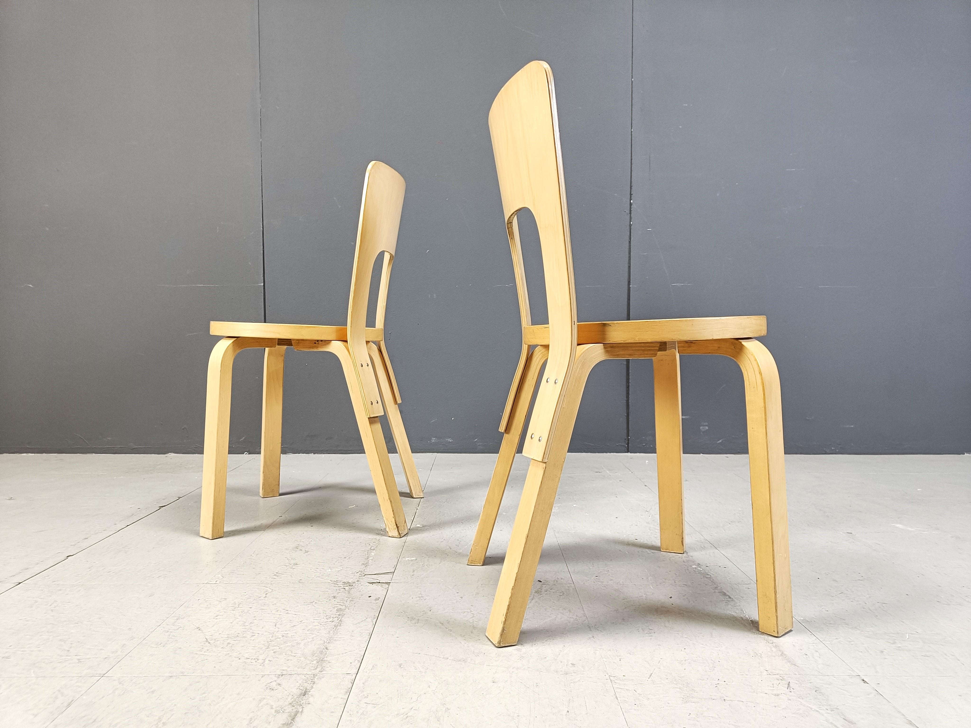 Sedie da pranzo Model 66 di Alvar Aalto per Artek, anni '60 in vendita 10