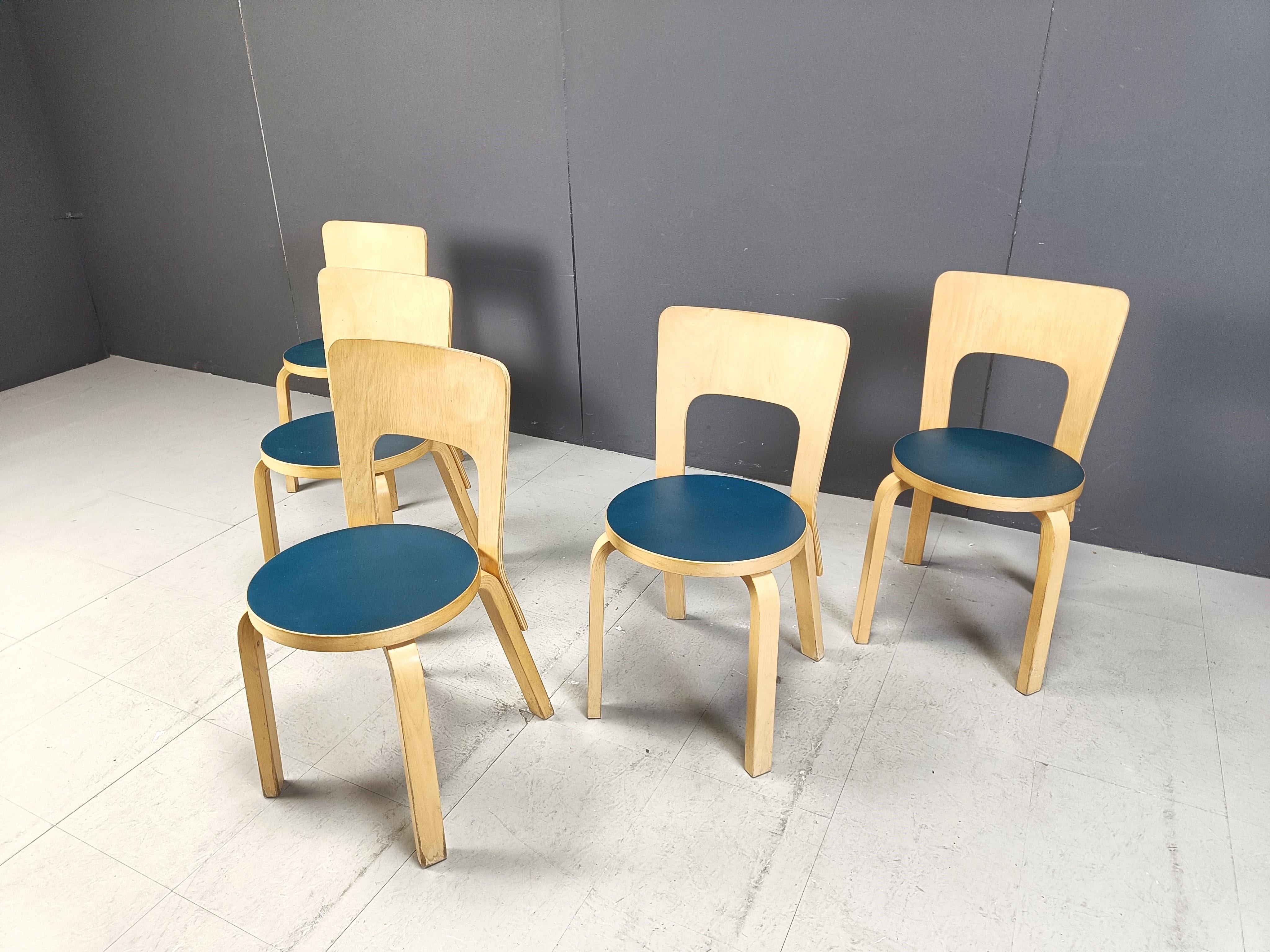 Sedie da pranzo Model 66 di Alvar Aalto per Artek, anni '60 in vendita 2