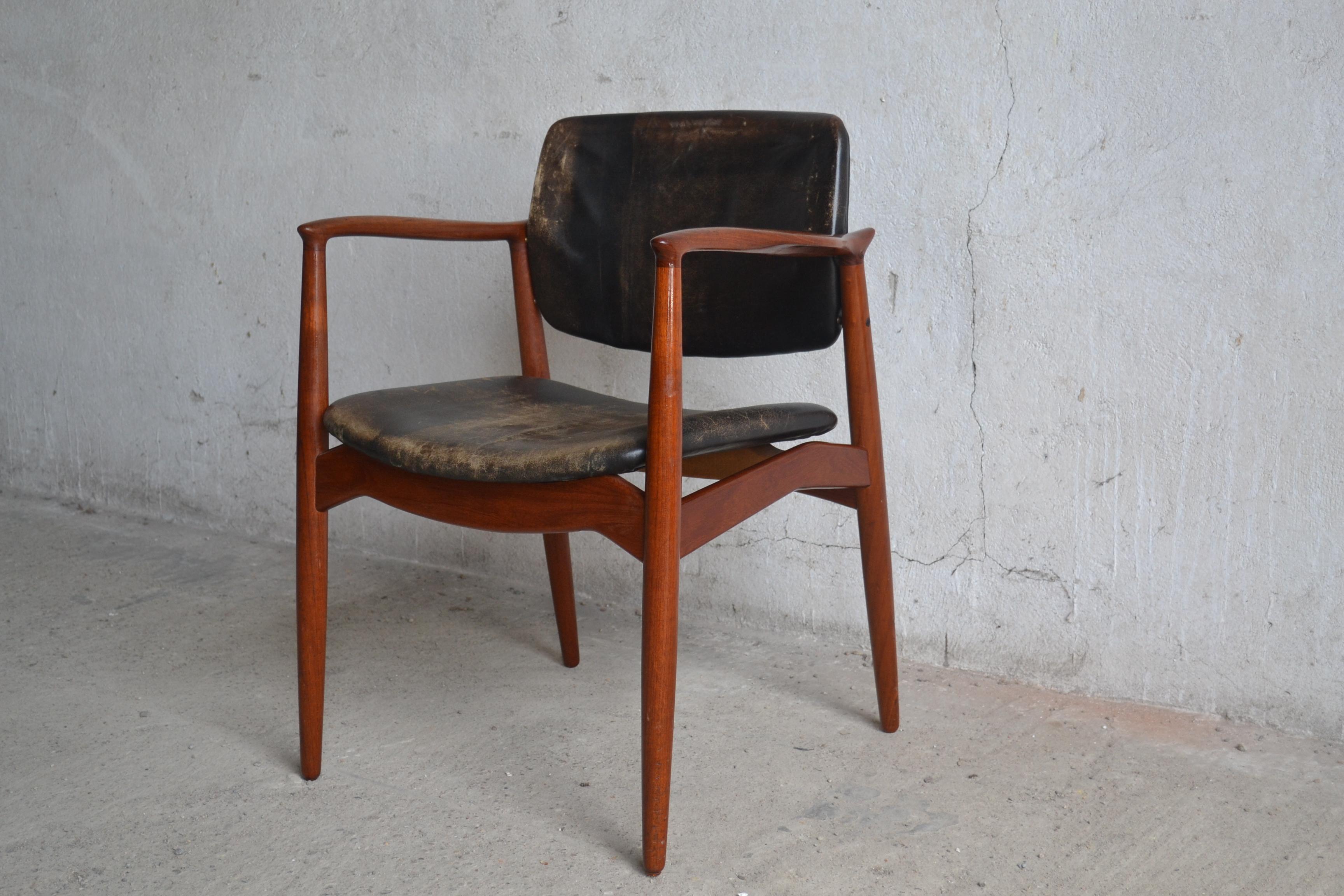 Model 67 Armchair by Erik Buch, 1960s For Sale 1