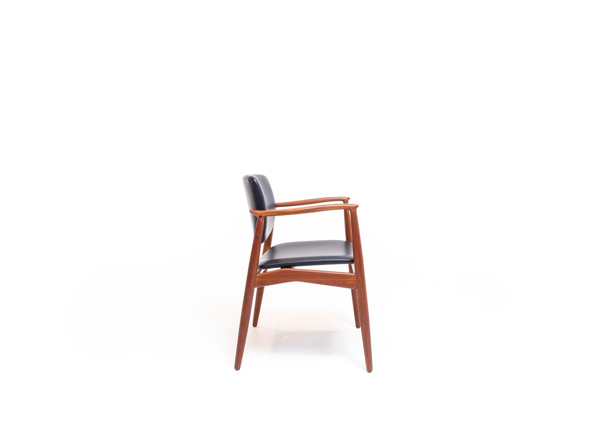 Modell 67 Captain Chair von Erik Buch für Ørum Møbler (Moderne der Mitte des Jahrhunderts) im Angebot