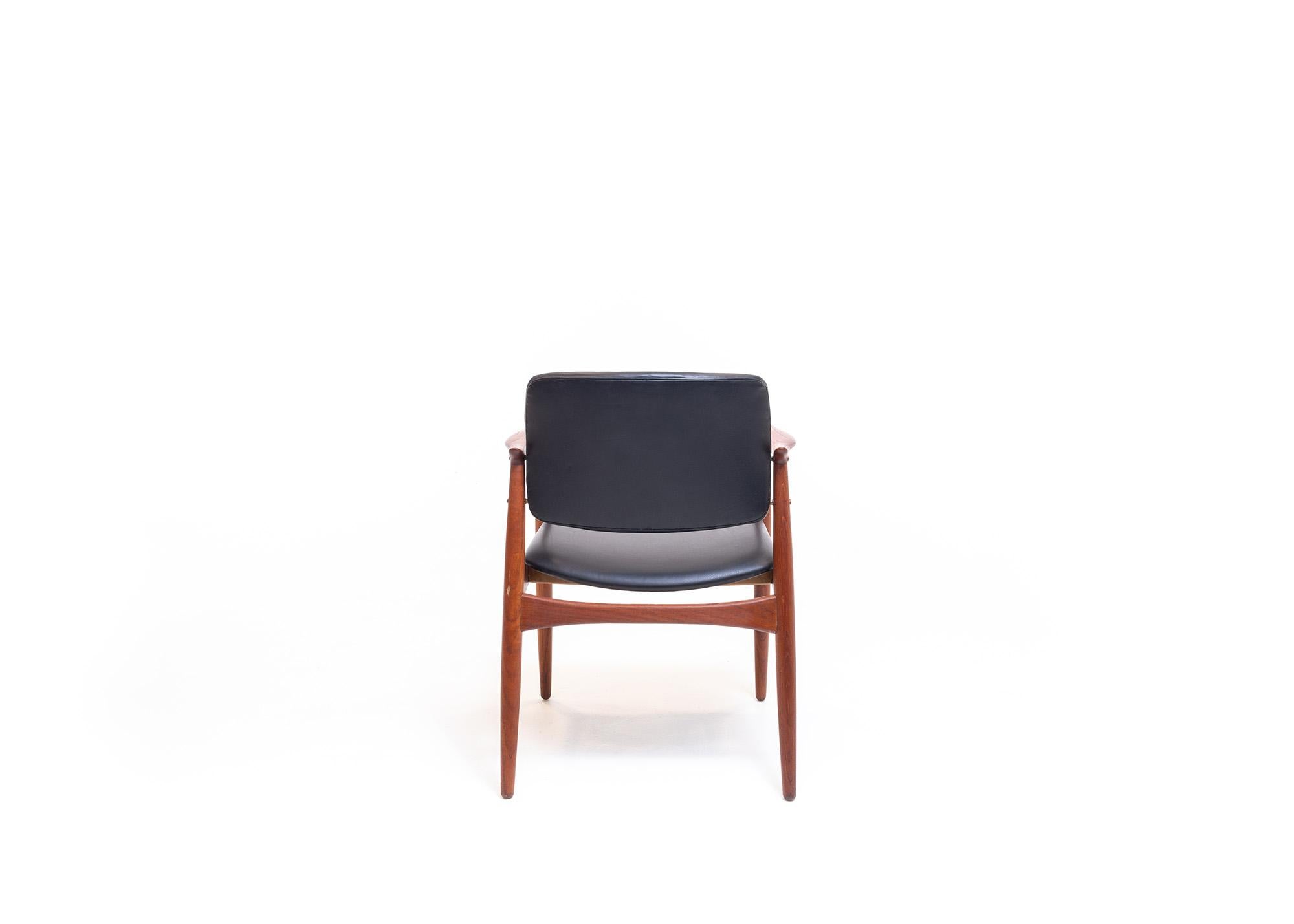 Mid-Century Modern Model 67 Captain Chair by Erik Buch for Ørum Møbler For Sale