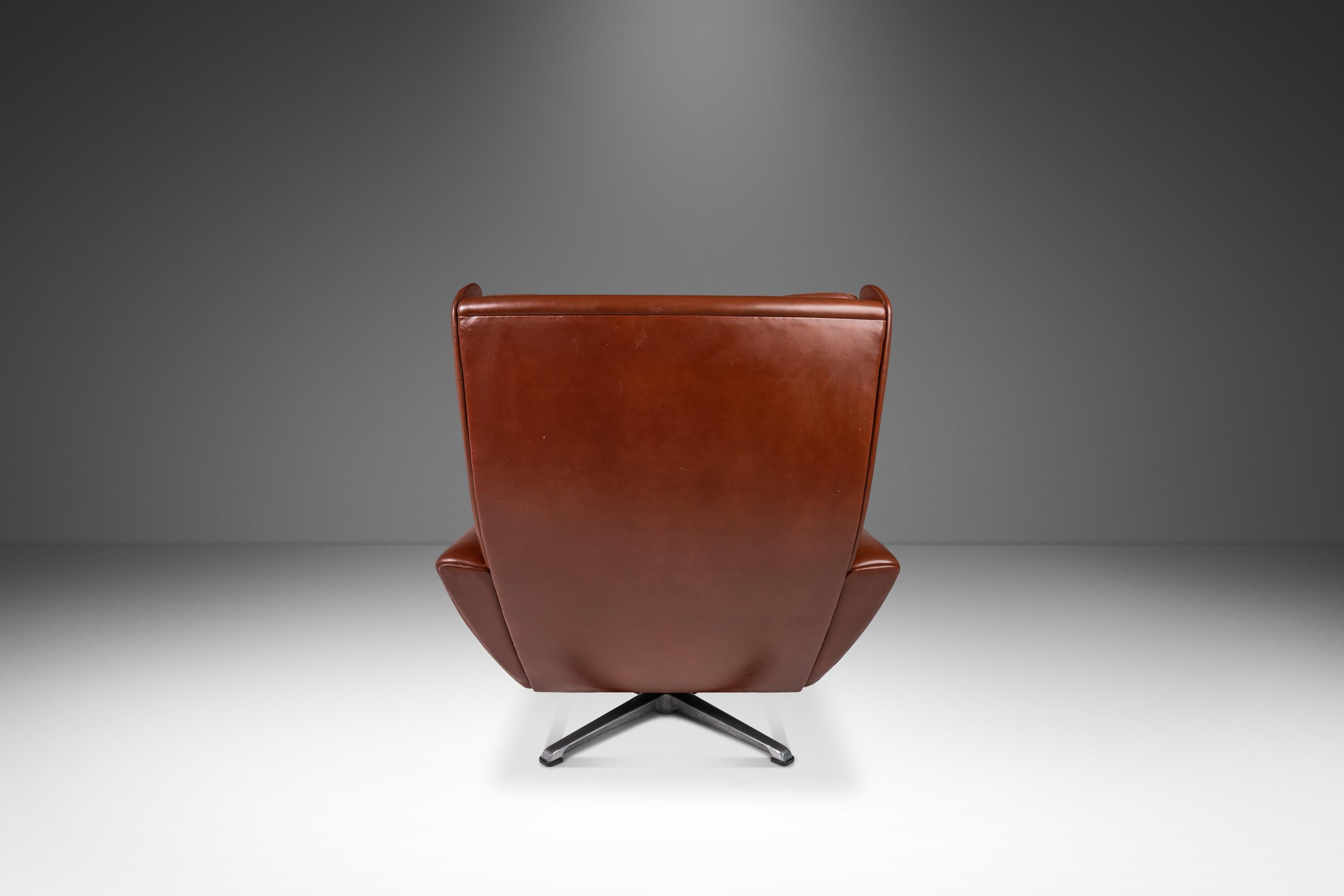 Danish Model 68 Lounge Chair & Ottoman in Leather by Georg Thams for A.S. Vejen, 1960's For Sale