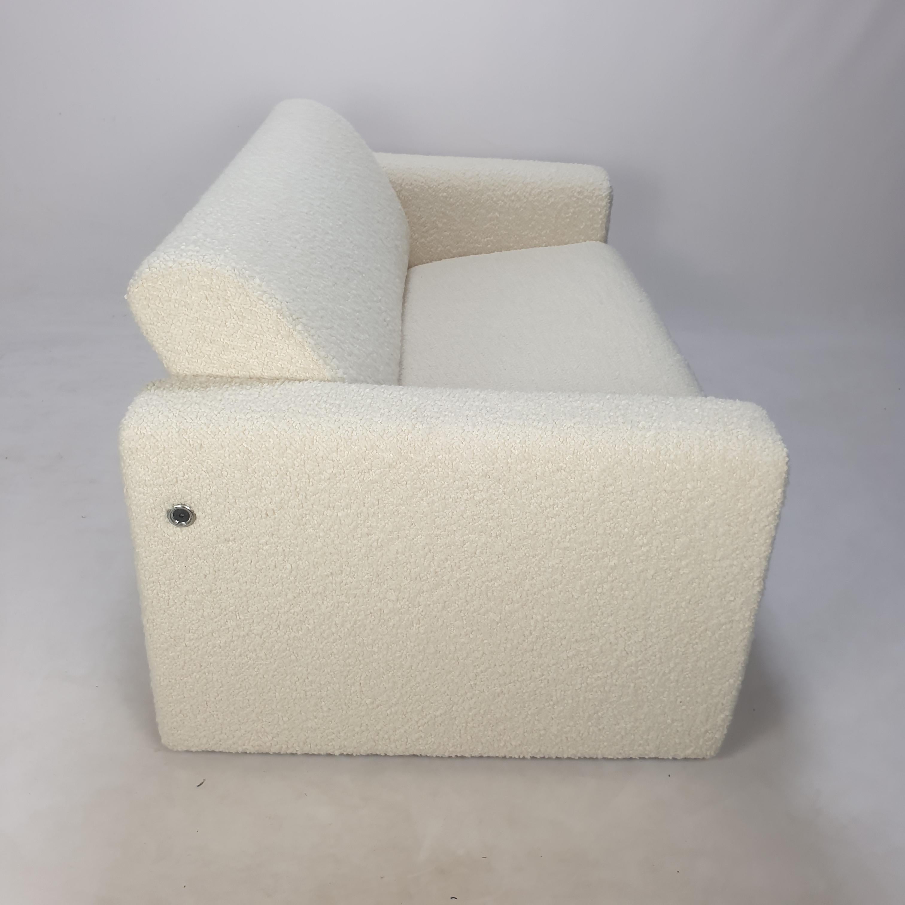 Model 691 2-Seat Sofa by Artifort, 1980s For Sale 1