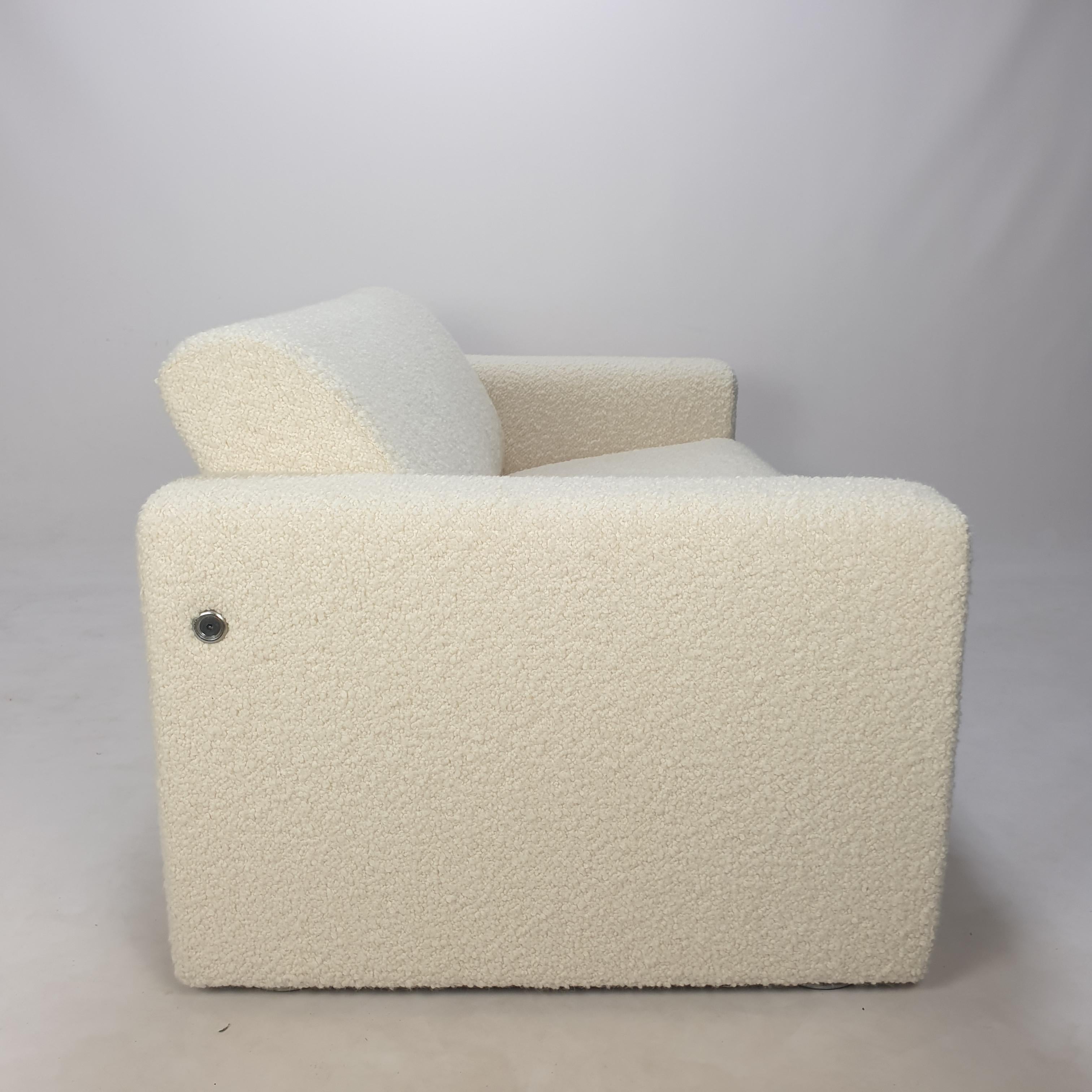 Model 691 2-Seat Sofa by Artifort, 1980s For Sale 2