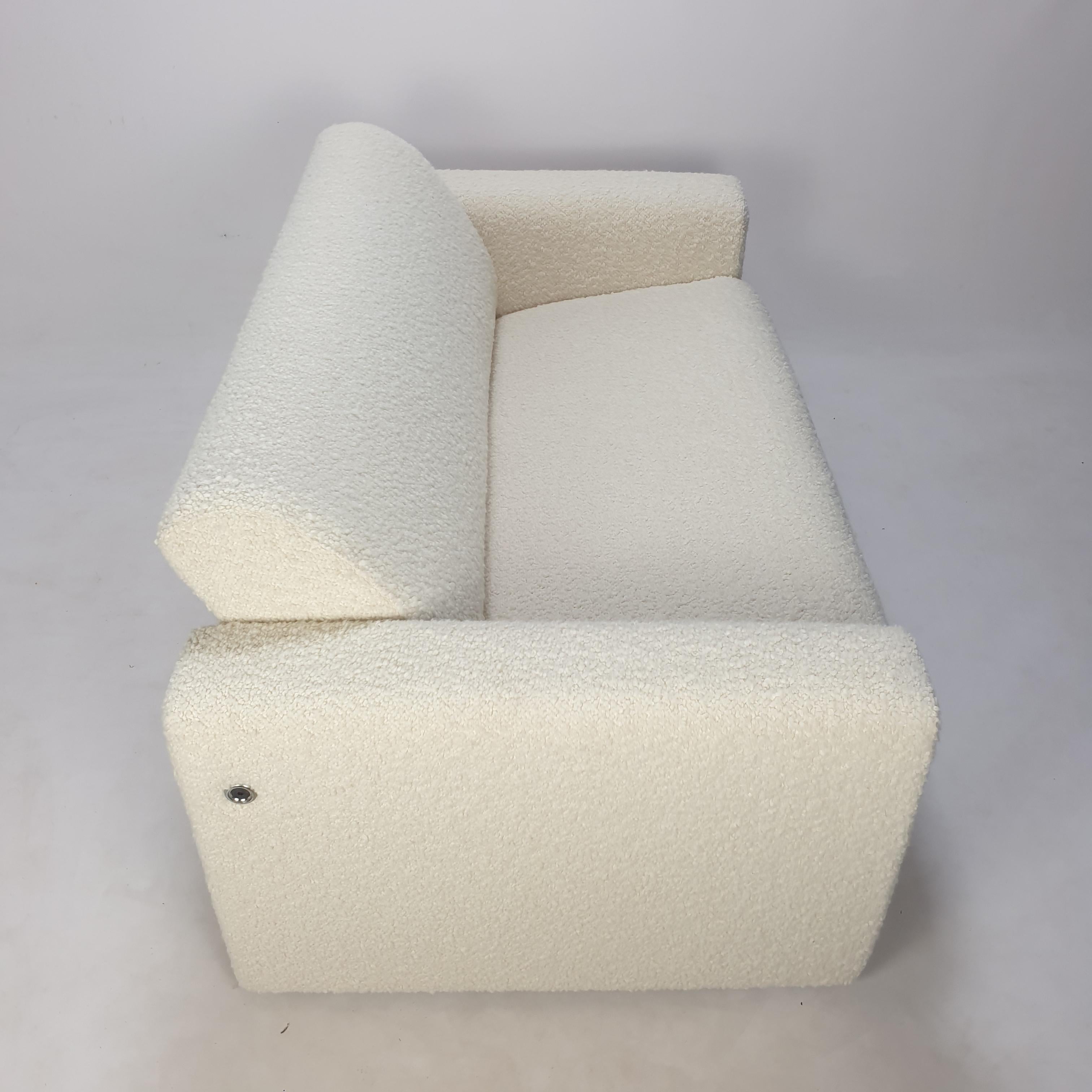 Model 691 2-Seat Sofa by Artifort, 1980s For Sale 3