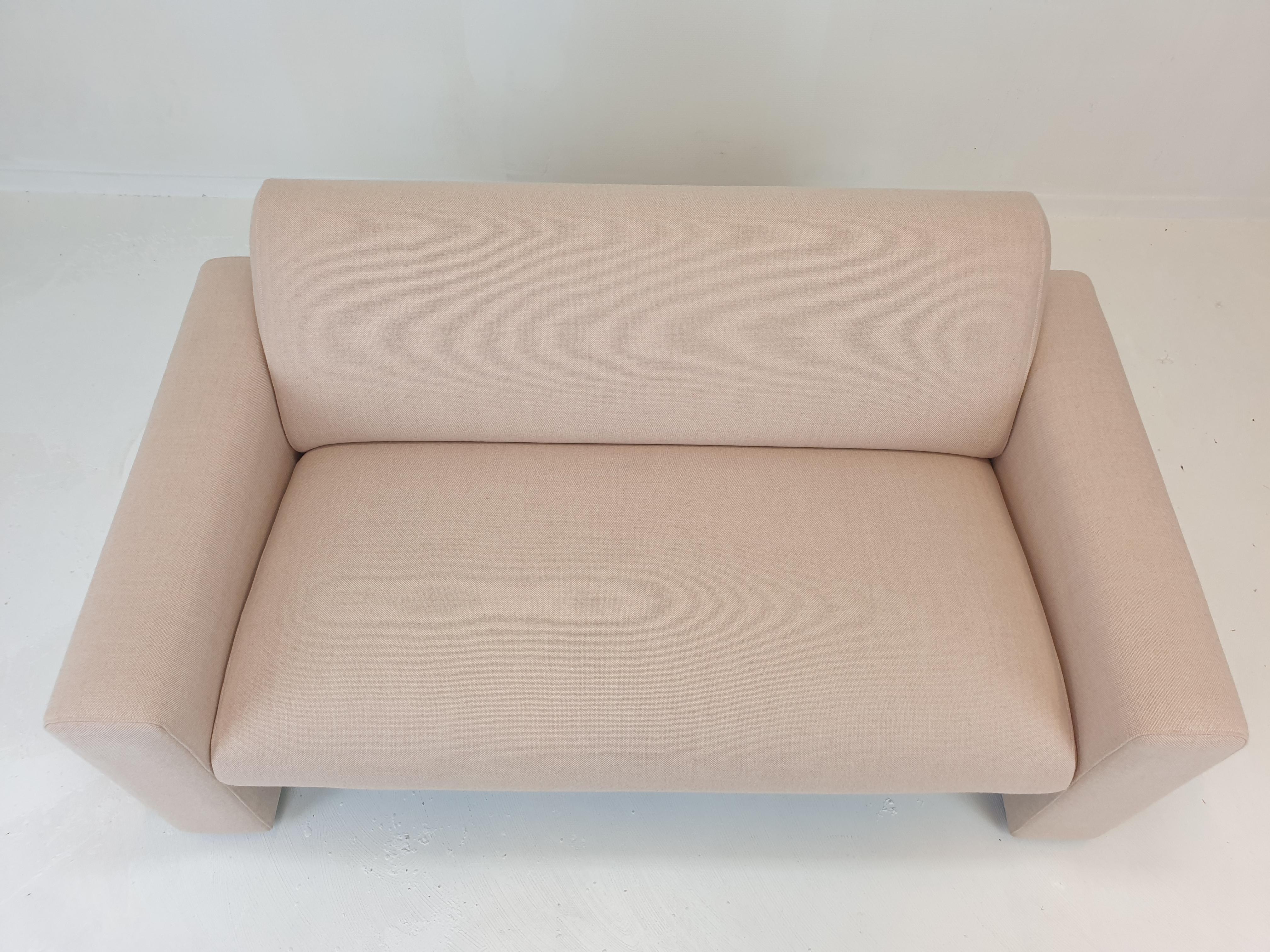 Model 691 2-Seat Sofa by Artifort, 1980s For Sale 4