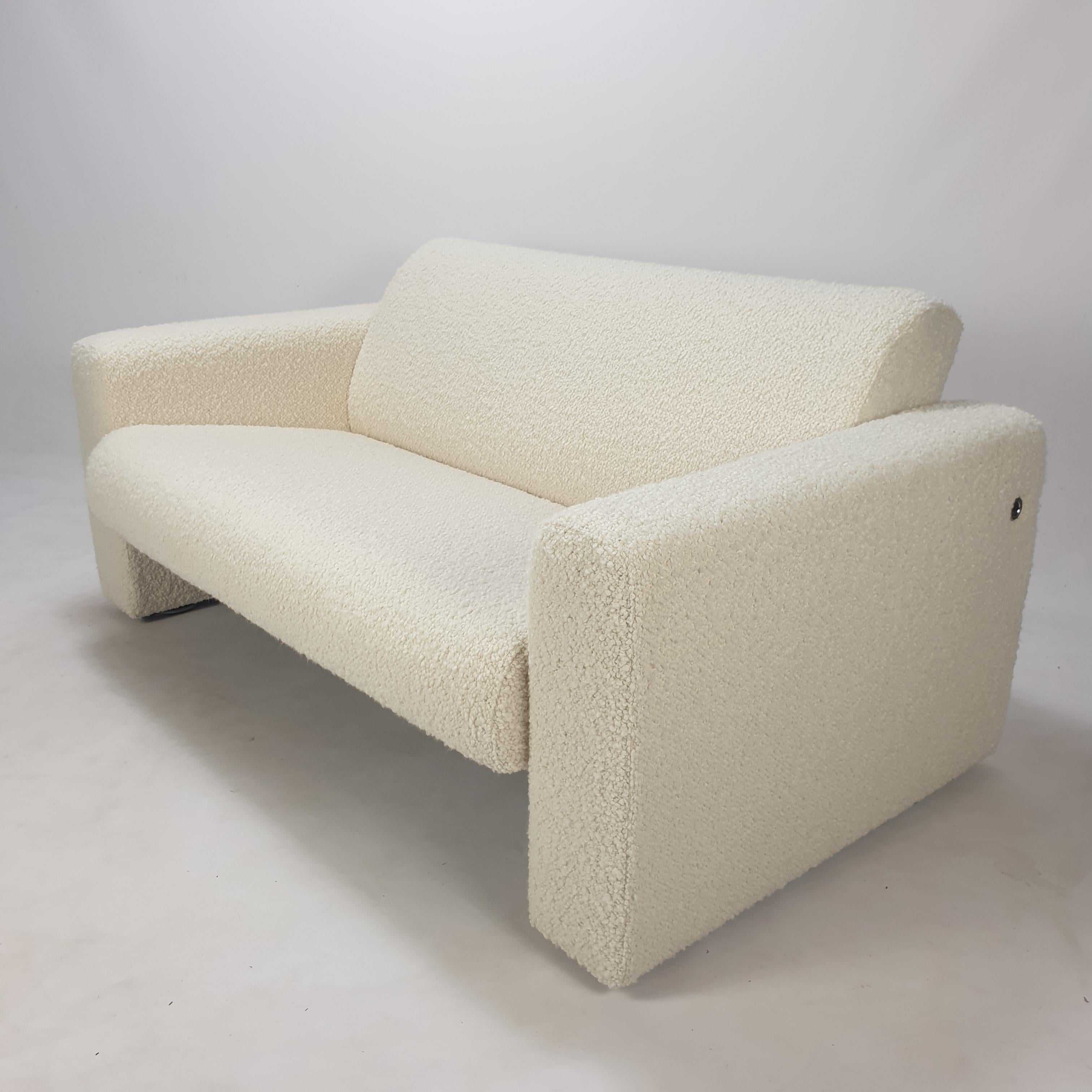 Model 691 2-Seat Sofa by Artifort, 1980s For Sale 4