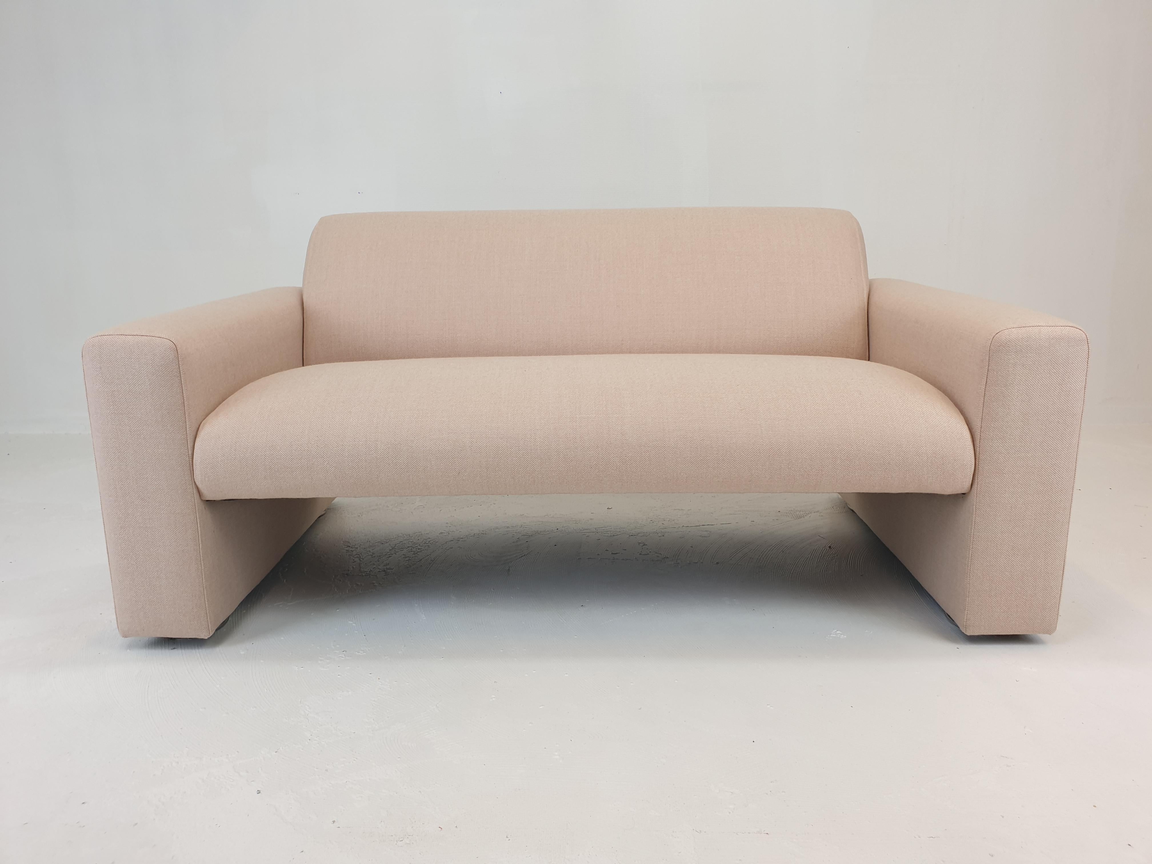 Mid-Century Modern Model 691 2-Seat Sofa by Artifort, 1980s For Sale